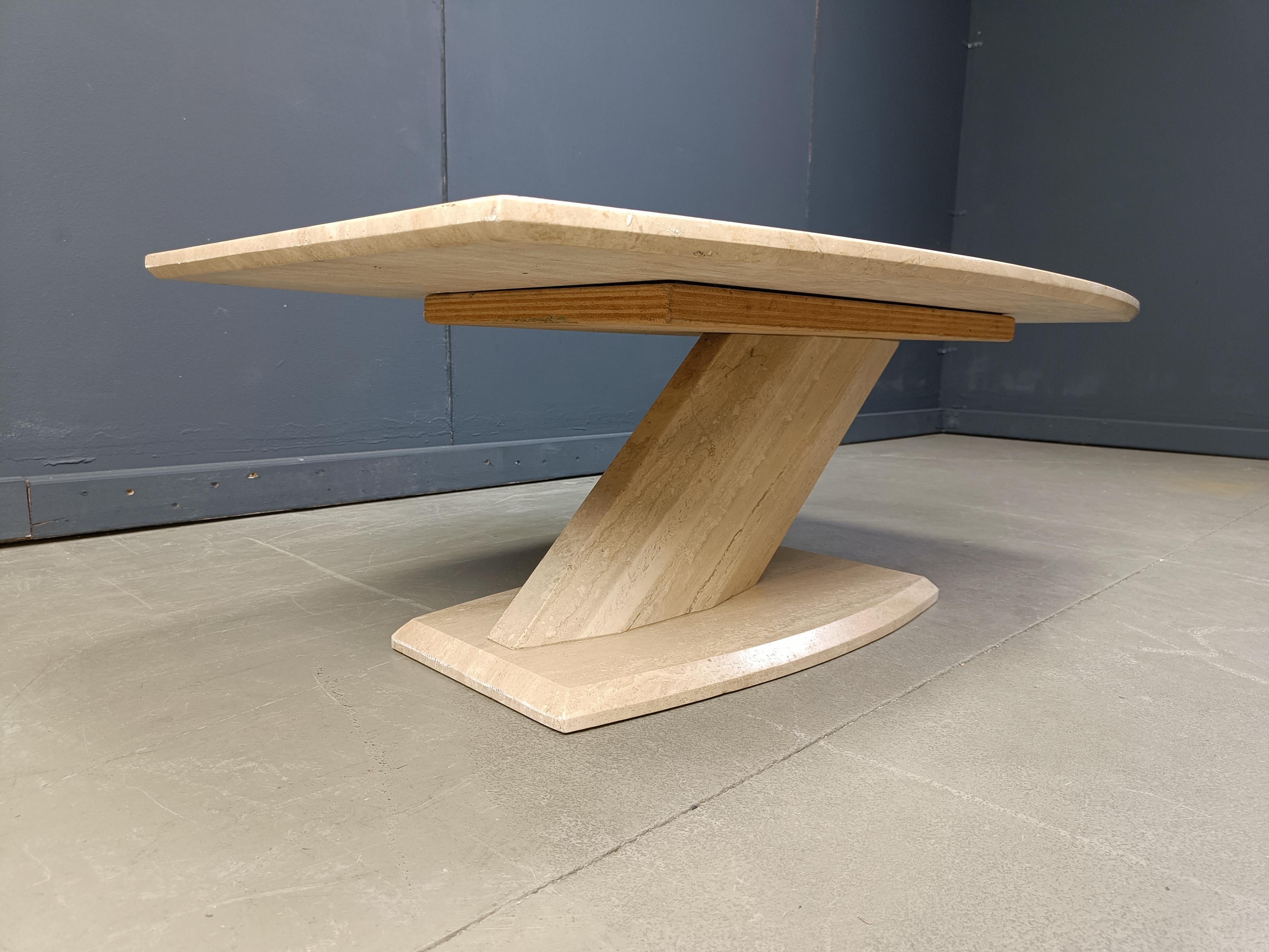 Italian Post modern travertine coffee table, 1980s For Sale