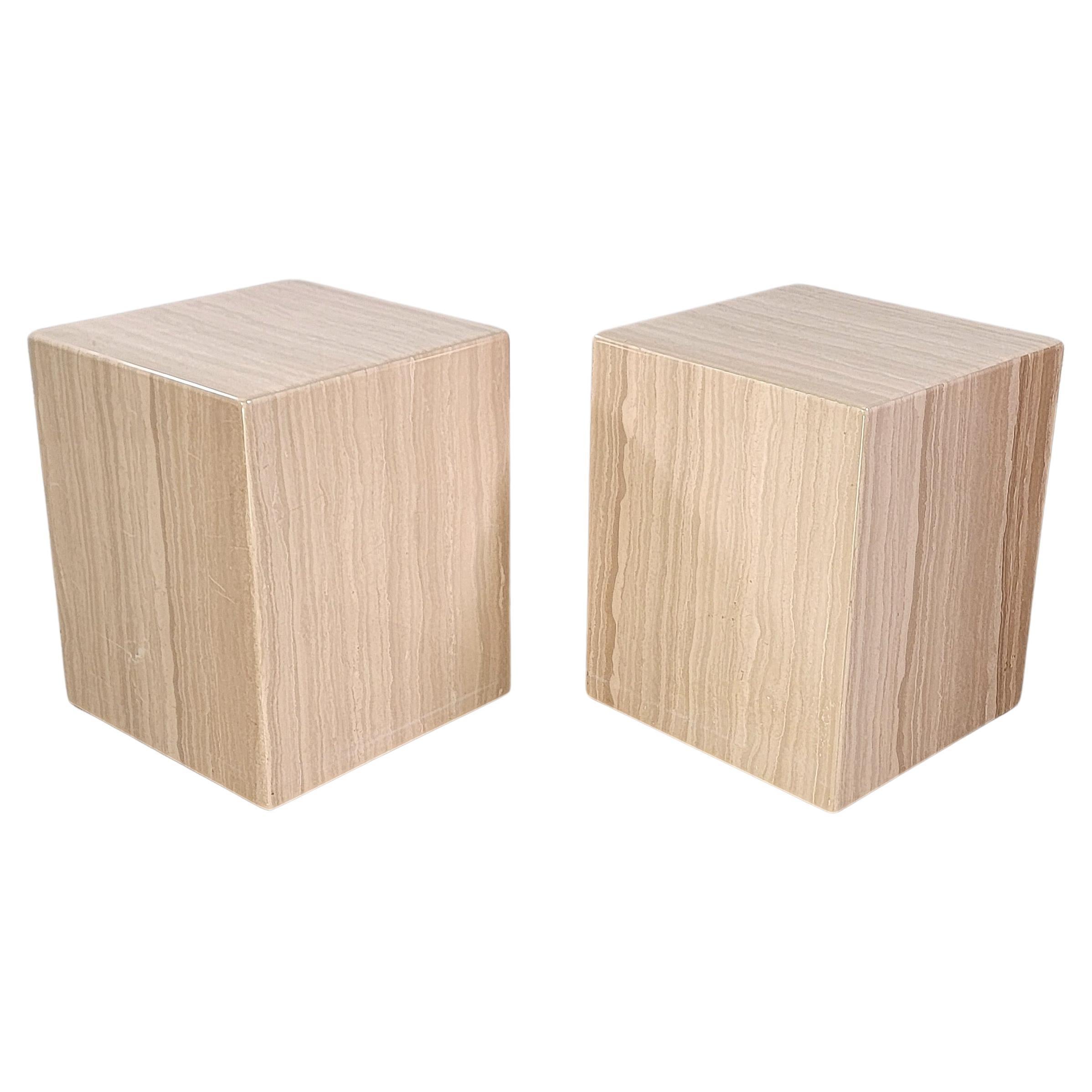 Tavolini post-moderni a cubo in travertino