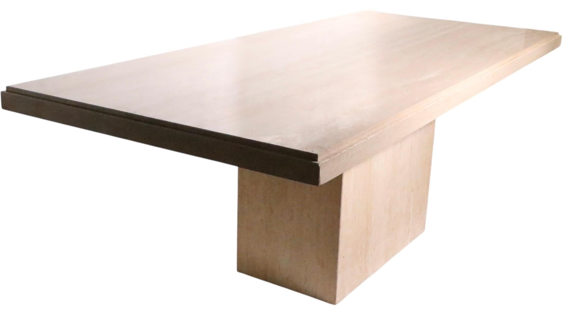 Post Modern Travertine Marble Pedestal Dining Table Made in Italy c. 1970's In Good Condition For Sale In New York, NY