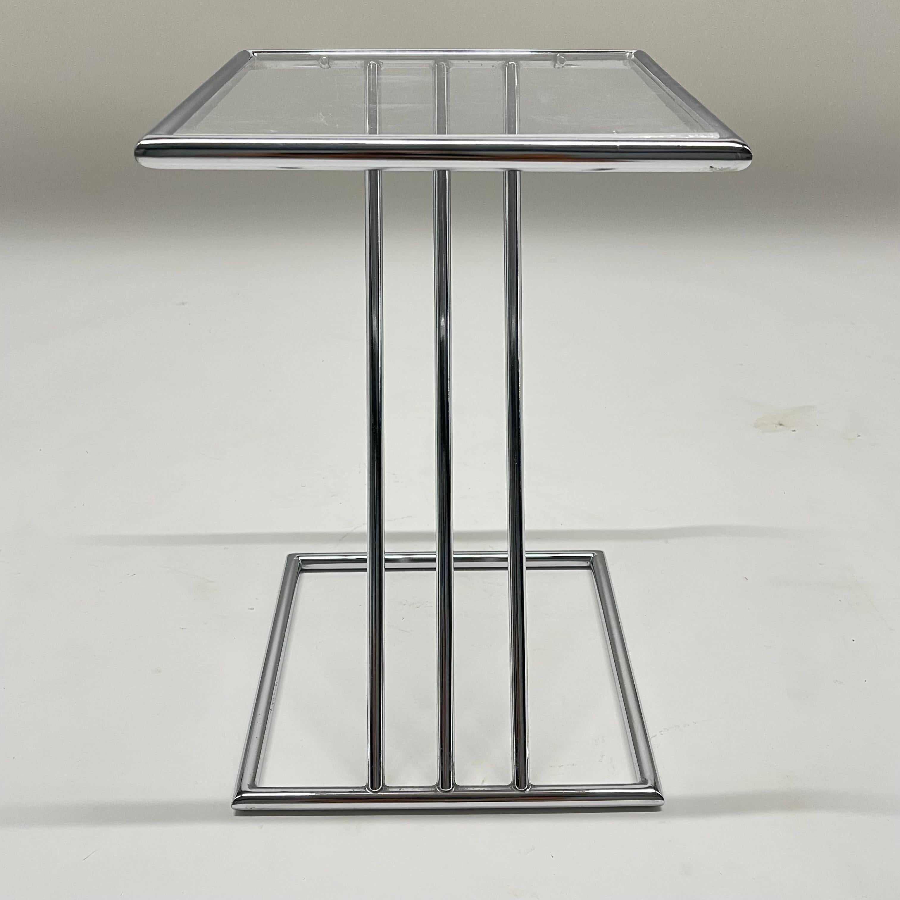 Einzigartiger postmoderner Zickzack-Tisch in Form eines 