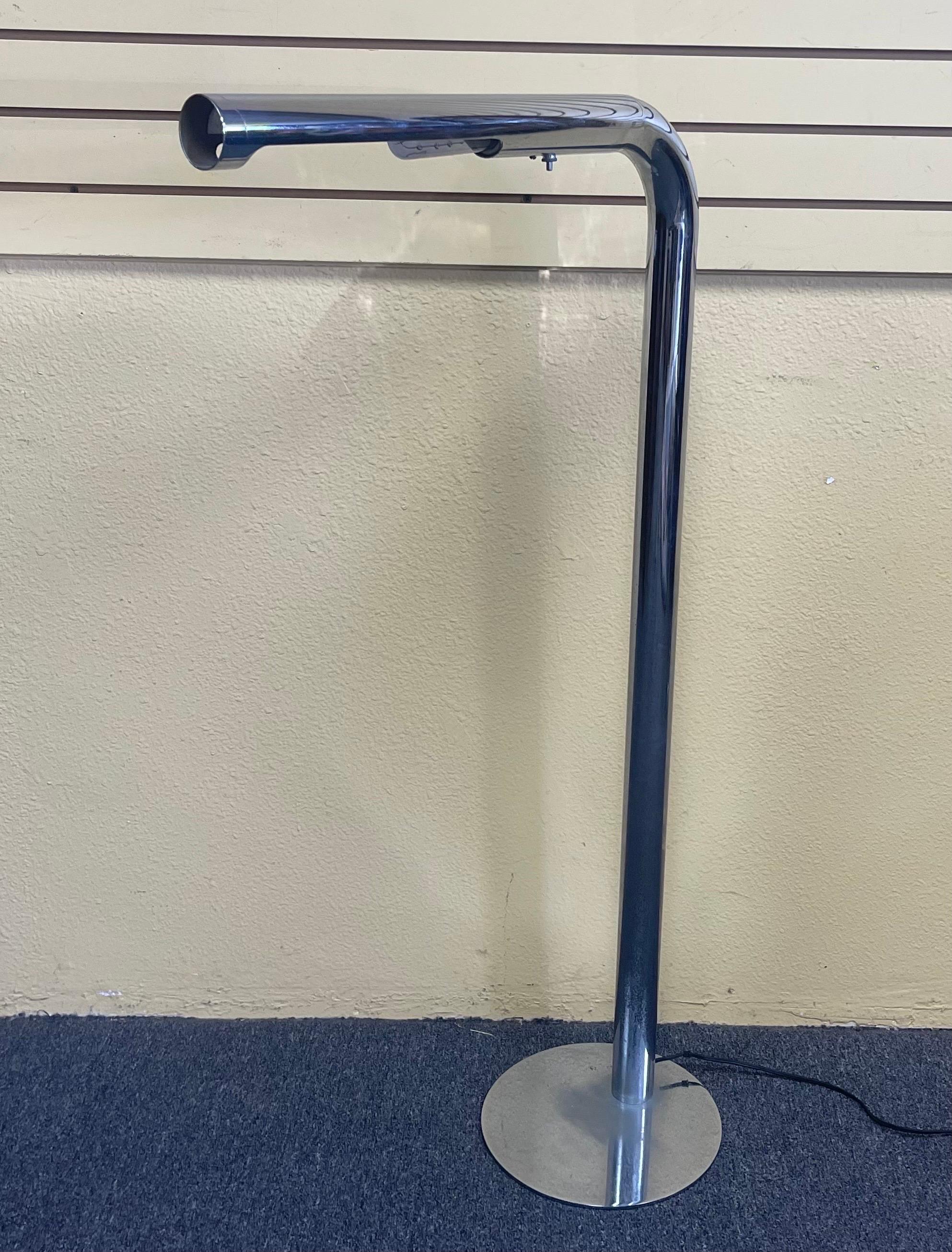 Post-Modern Tubular Floor Lamp in Chrome by Robert Sonneman In Good Condition For Sale In San Diego, CA