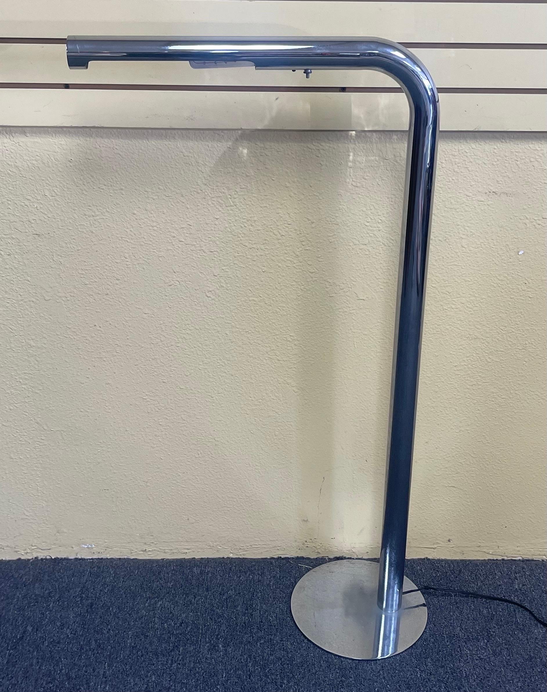 Post-Modern Tubular Floor Lamp in Chrome by Robert Sonneman For Sale 1