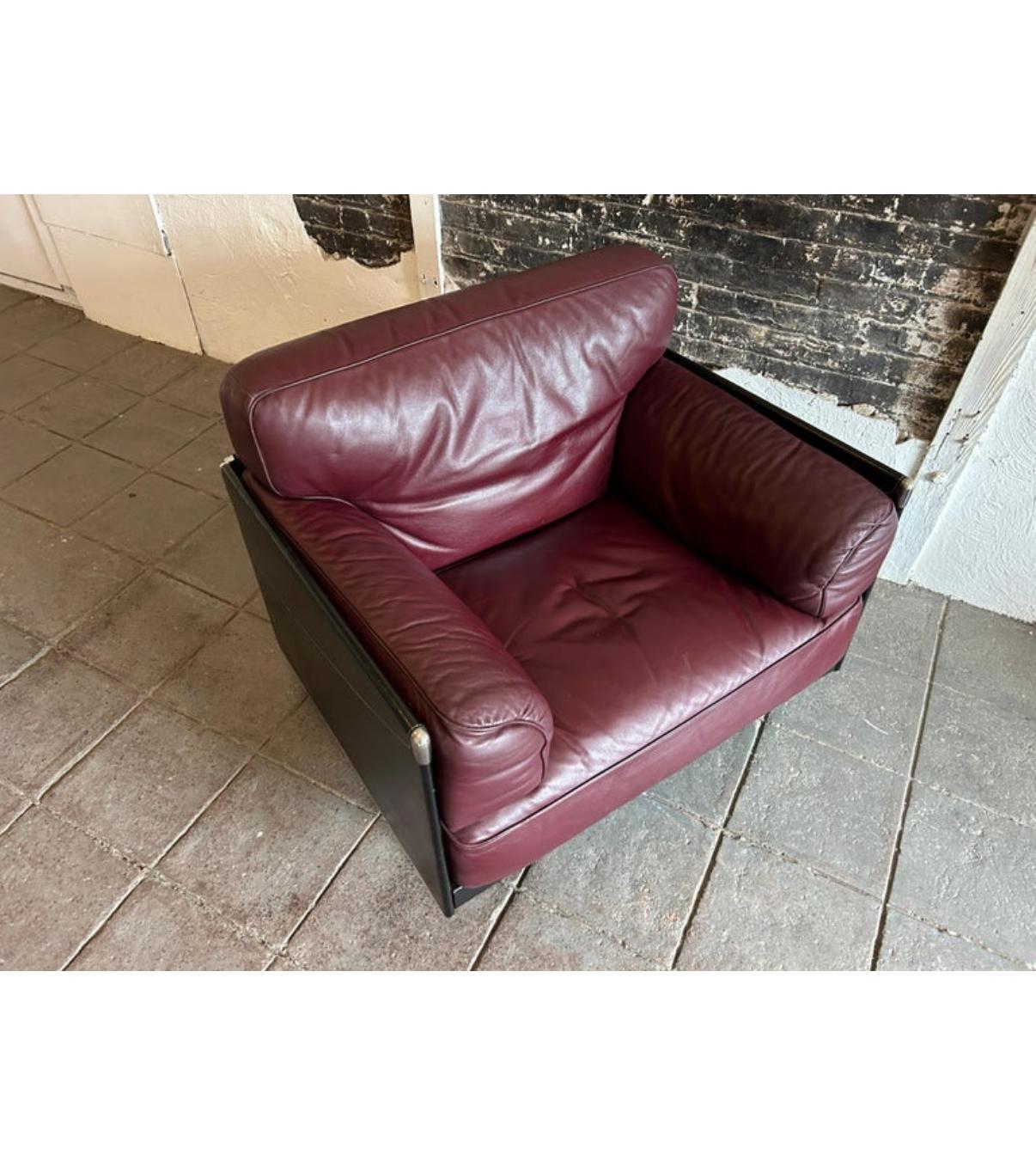 Late 20th Century Post modern twice Leather Lounge Chair by Pierluigi Cerri Poltrona Frau For Sale