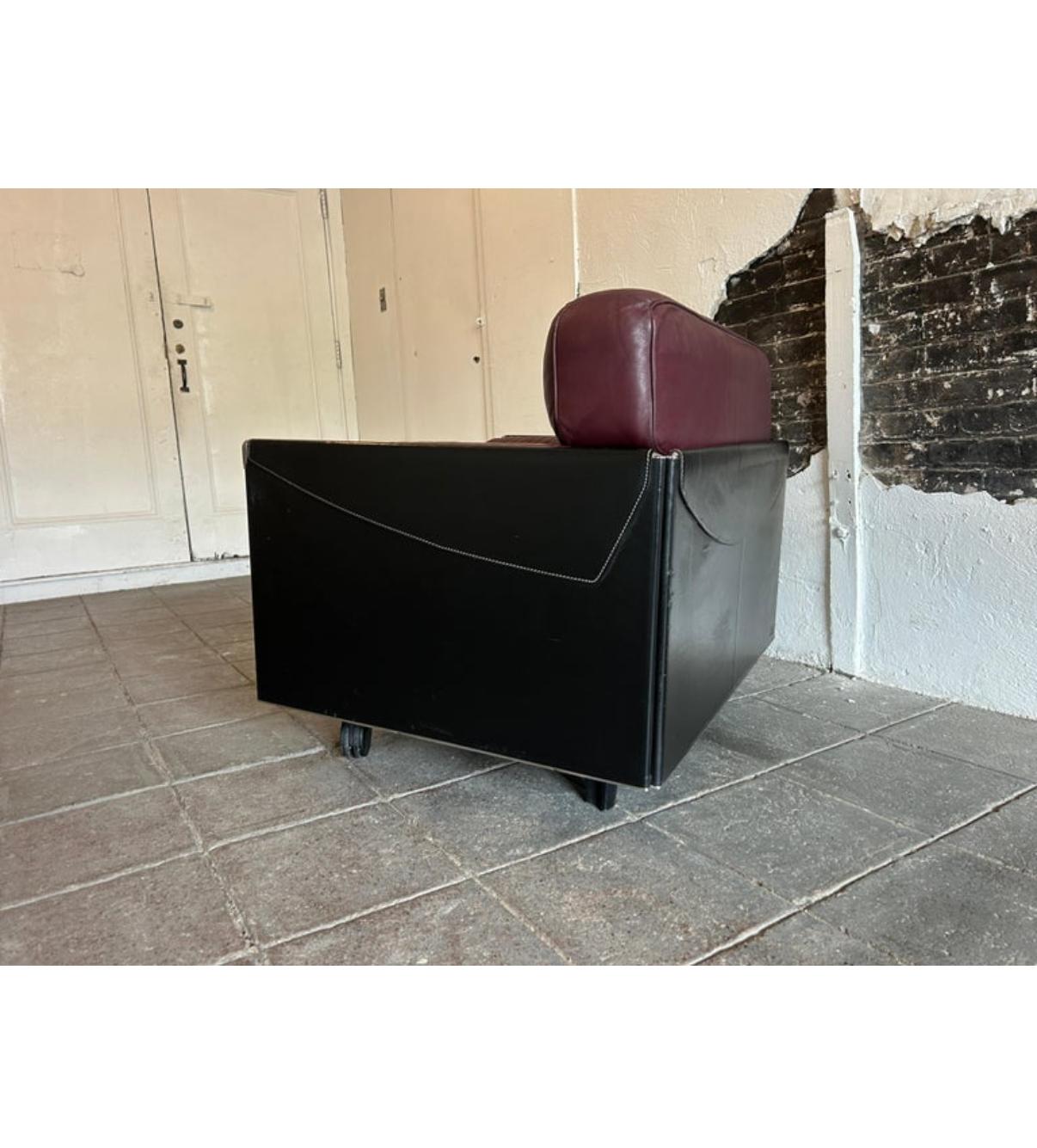 Post modern twice Leather Lounge Chair by Pierluigi Cerri Poltrona Frau For Sale 1