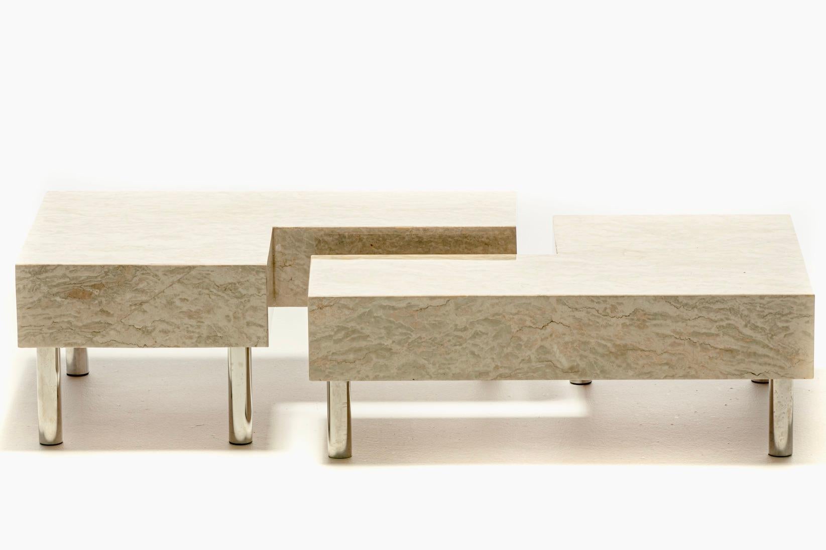 Table basse post-moderne en deux parties en marbre onyx et chrome en vente 7