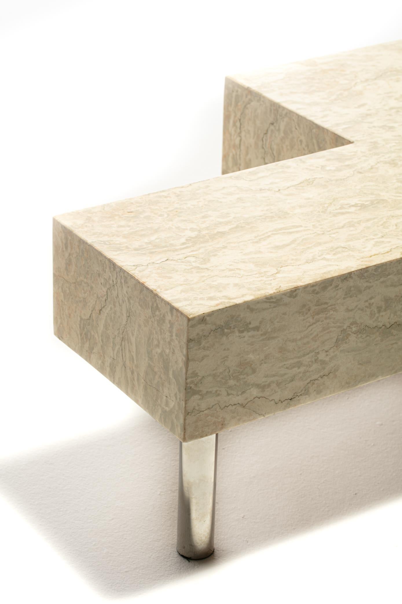 Onyx Table basse post-moderne en deux parties en marbre onyx et chrome en vente