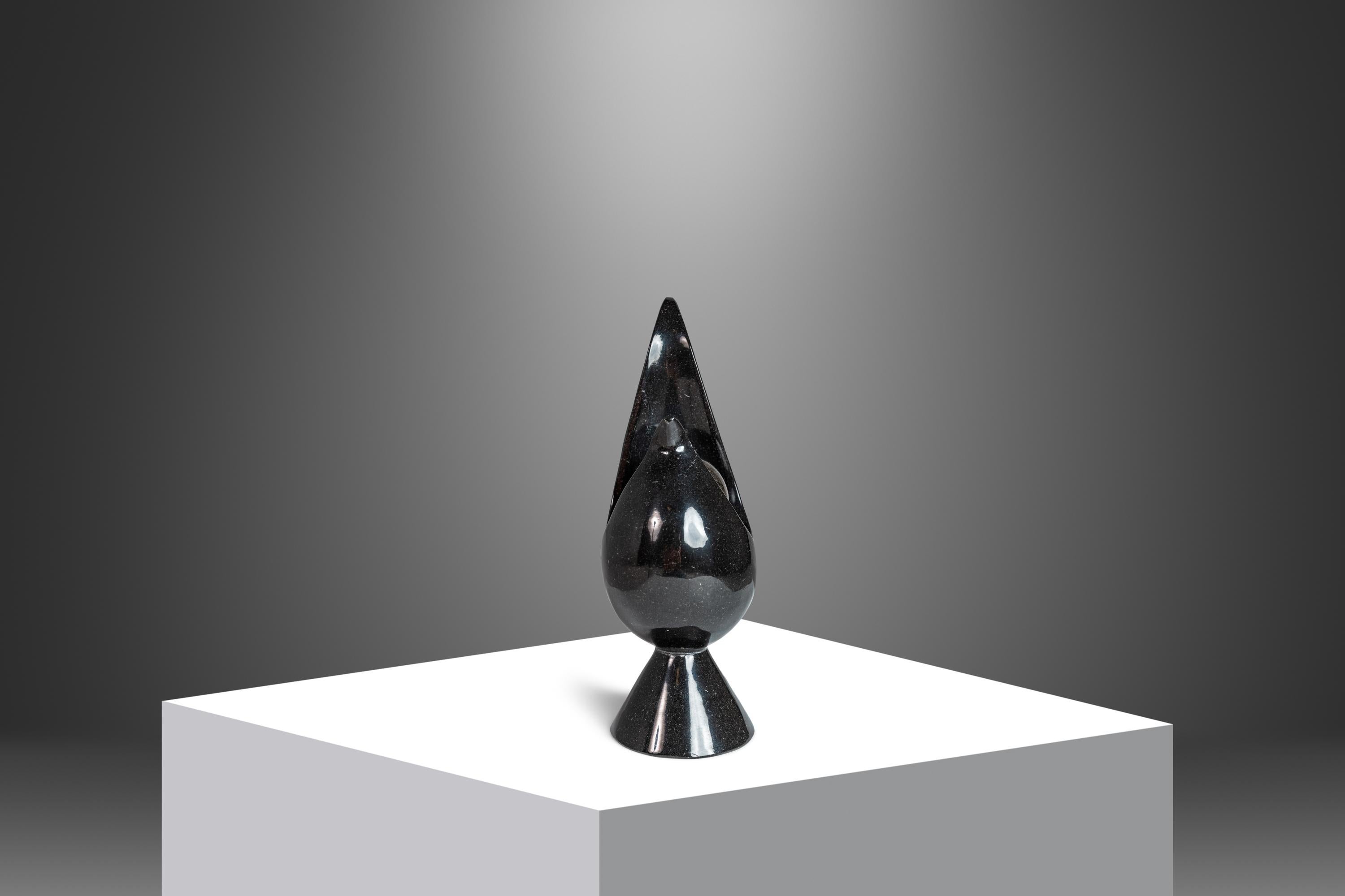 Postmoderne zweiteilige Skulptur aus massivem schwarzem Marmor, USA, ca. 1980er Jahre  (amerikanisch) im Angebot