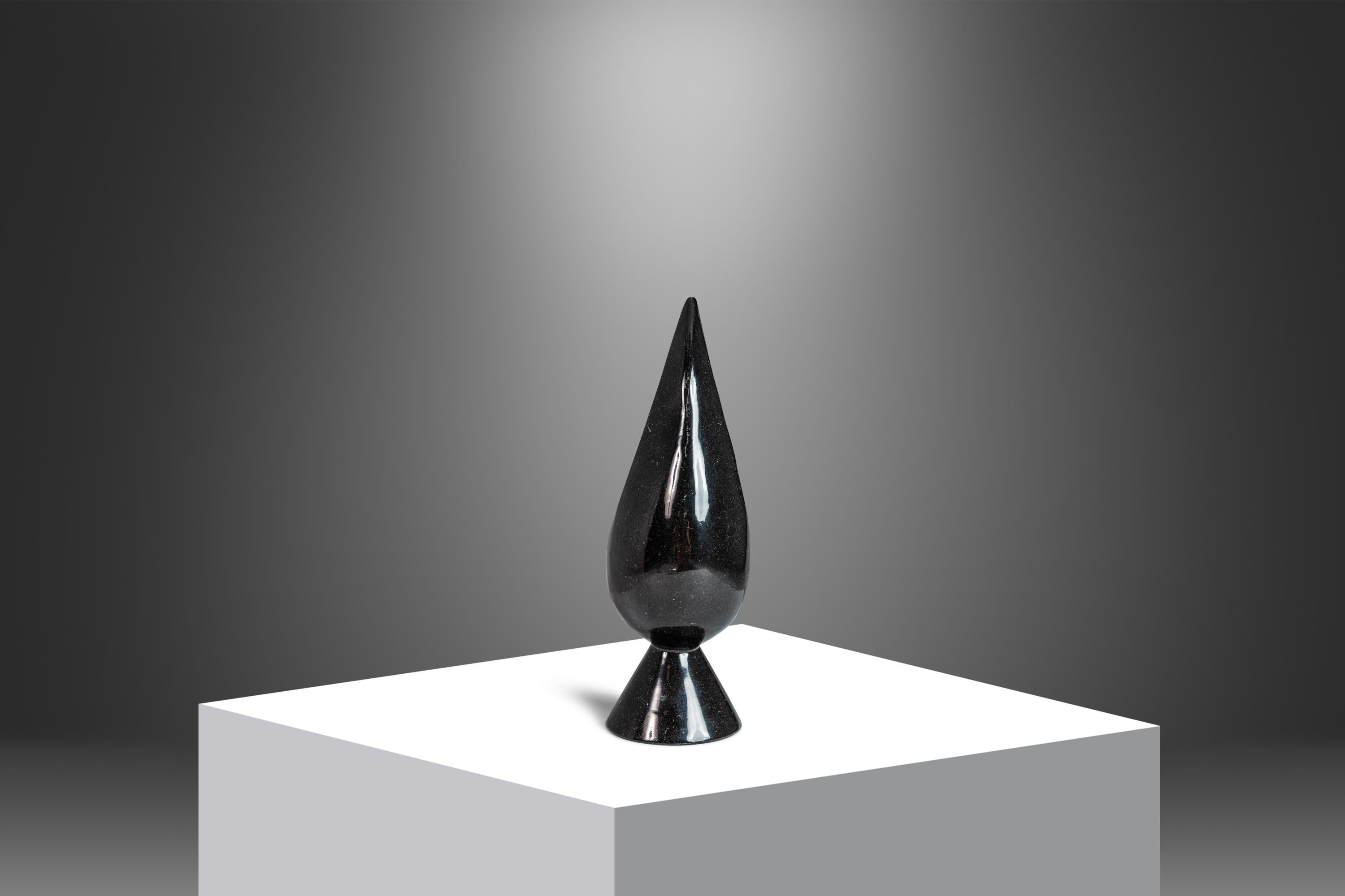 Postmoderne zweiteilige Skulptur aus massivem schwarzem Marmor, USA, ca. 1980er Jahre  im Angebot 1