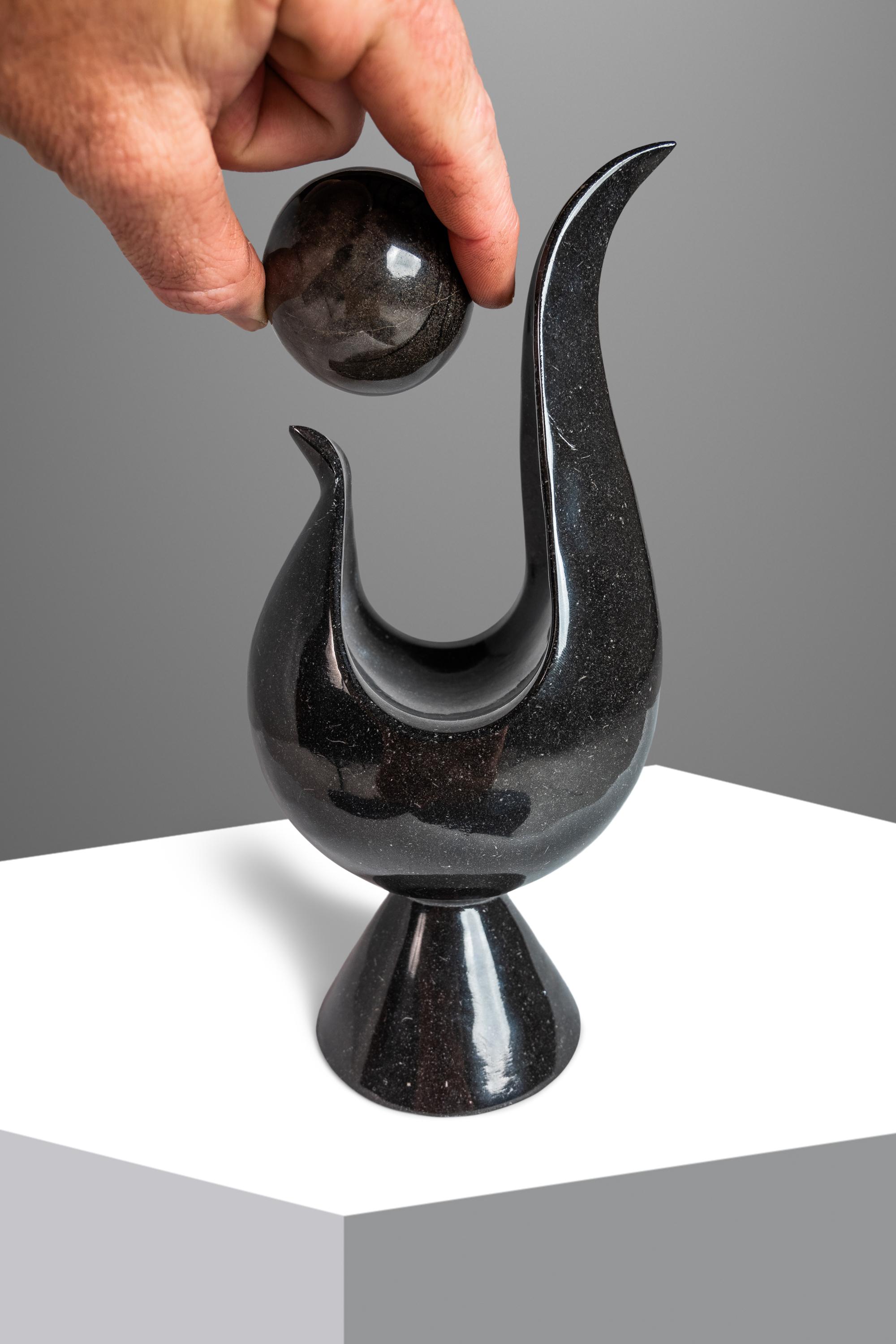 Postmoderne zweiteilige Skulptur aus massivem schwarzem Marmor, USA, ca. 1980er Jahre  im Angebot 3