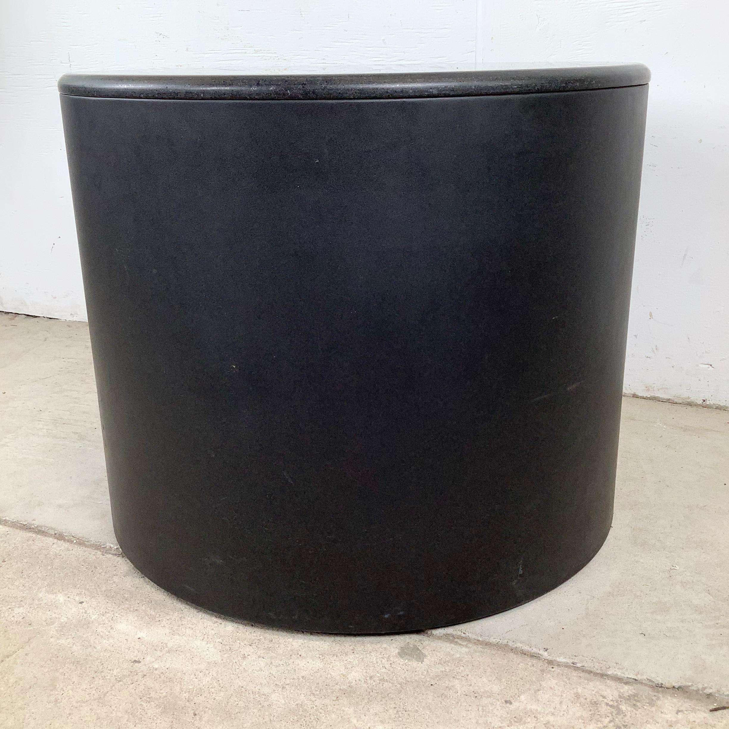 Mesa tambor tapizada postmoderna siglo XX en venta