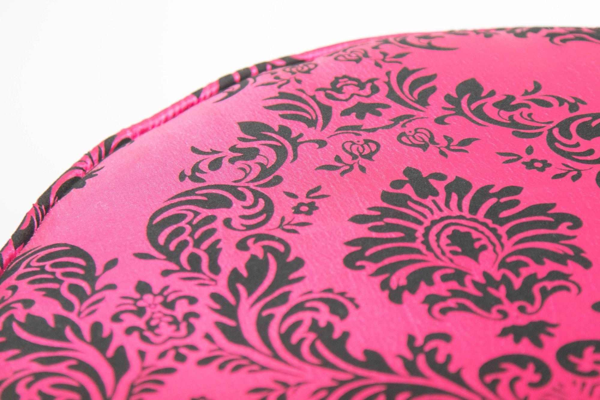 Marocain Pouf marocain post-moderne tapissé de style Art Déco couleur fuchsia en vente