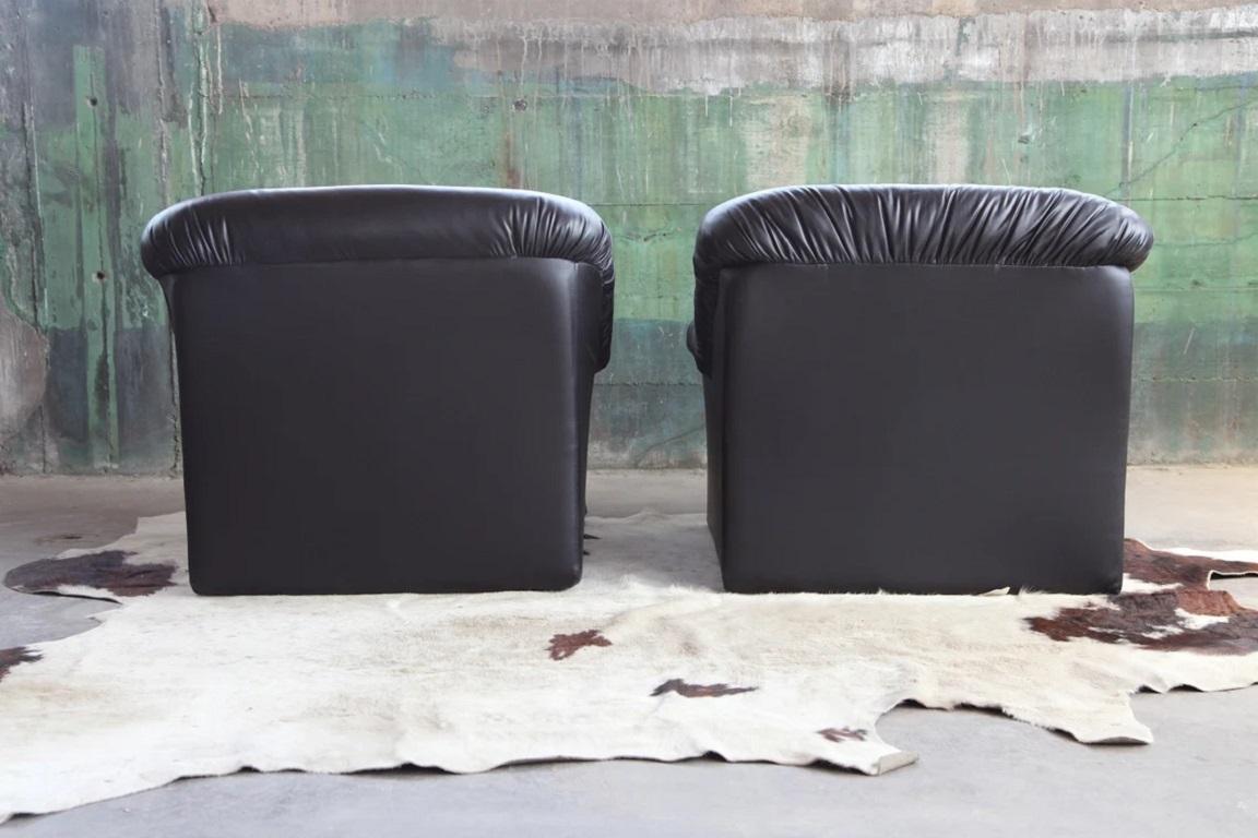 Fauteuil de salon sculptural post-moderne rembourré - Une chaise, années 1980 en vente 3