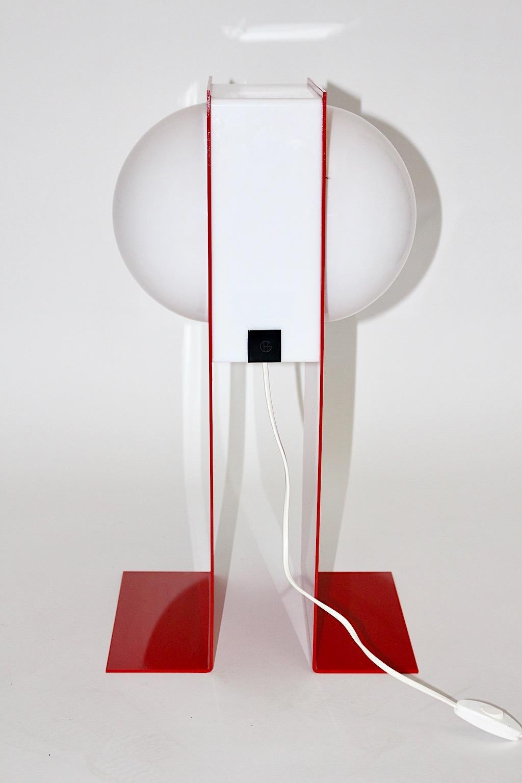 Post Modern Vintage Red White Plastic Table Lamp 1980s For Sale 5