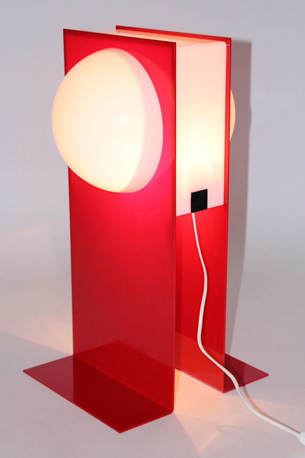 Post-Modern Post Modern Vintage Red White Plastic Table Lamp 1980s For Sale