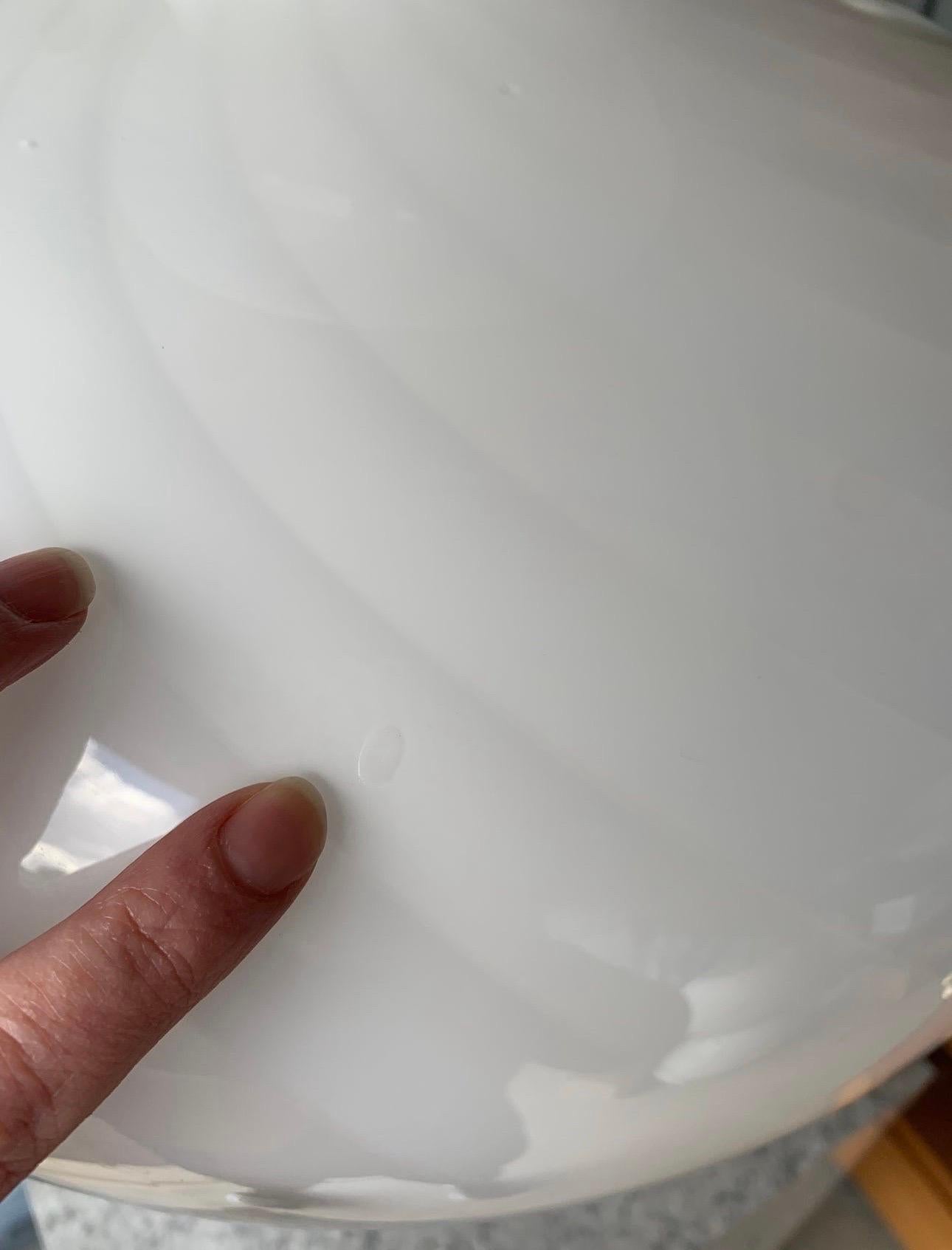 Postmoderne Vase aus mundgeblasenem Murano-Glas mit weißem Wirbel, extra groß (Glaskunst) im Angebot