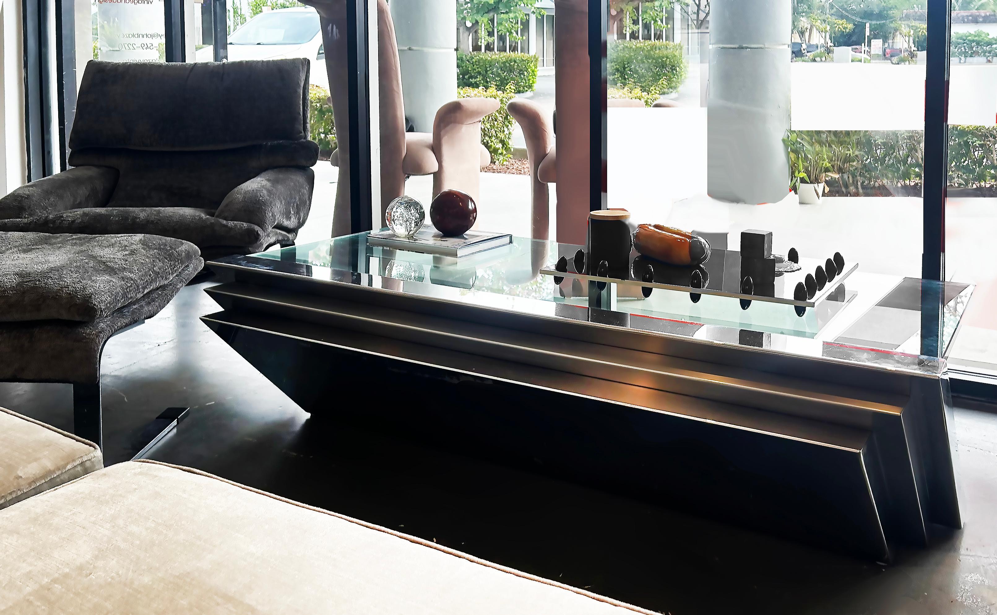 Américain Table basse en porte-à-faux The Modernity Beam Brueton, chrome et verre
