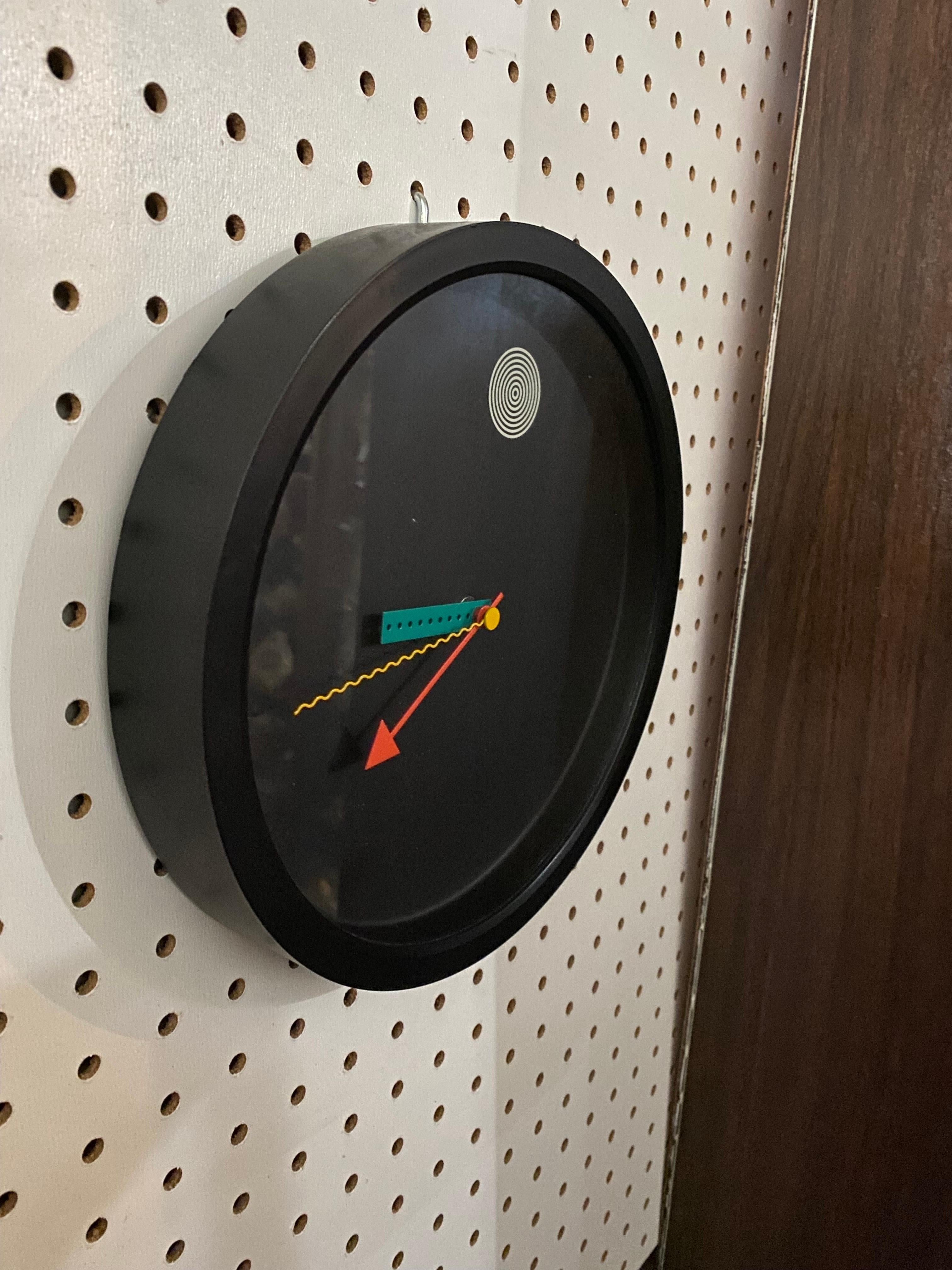 Very cool 1980s postmodern Memphis wall clock designed by Shohei Mihara for Wakita. Playful and elegant this black clock with red, green and yellow arms is battery operated and is in working condition. Made in Japan !

This clock works. Comes with