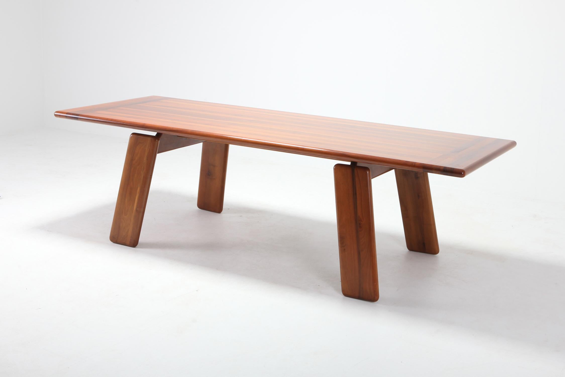 Postmodern Walnut Dining Table by Afra & Tobia Scarpa In Good Condition In Antwerp, BE