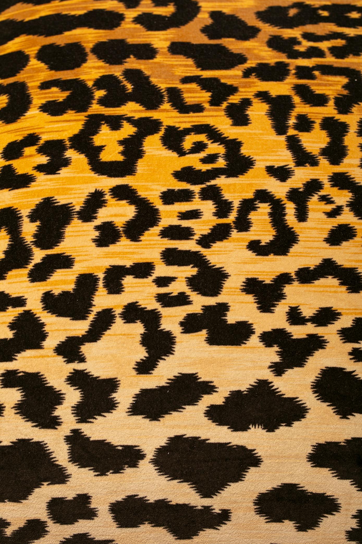 Post Modern Waterfall Bench Newly Upholstered in Leopard Velvet c. 1980 en vente 6