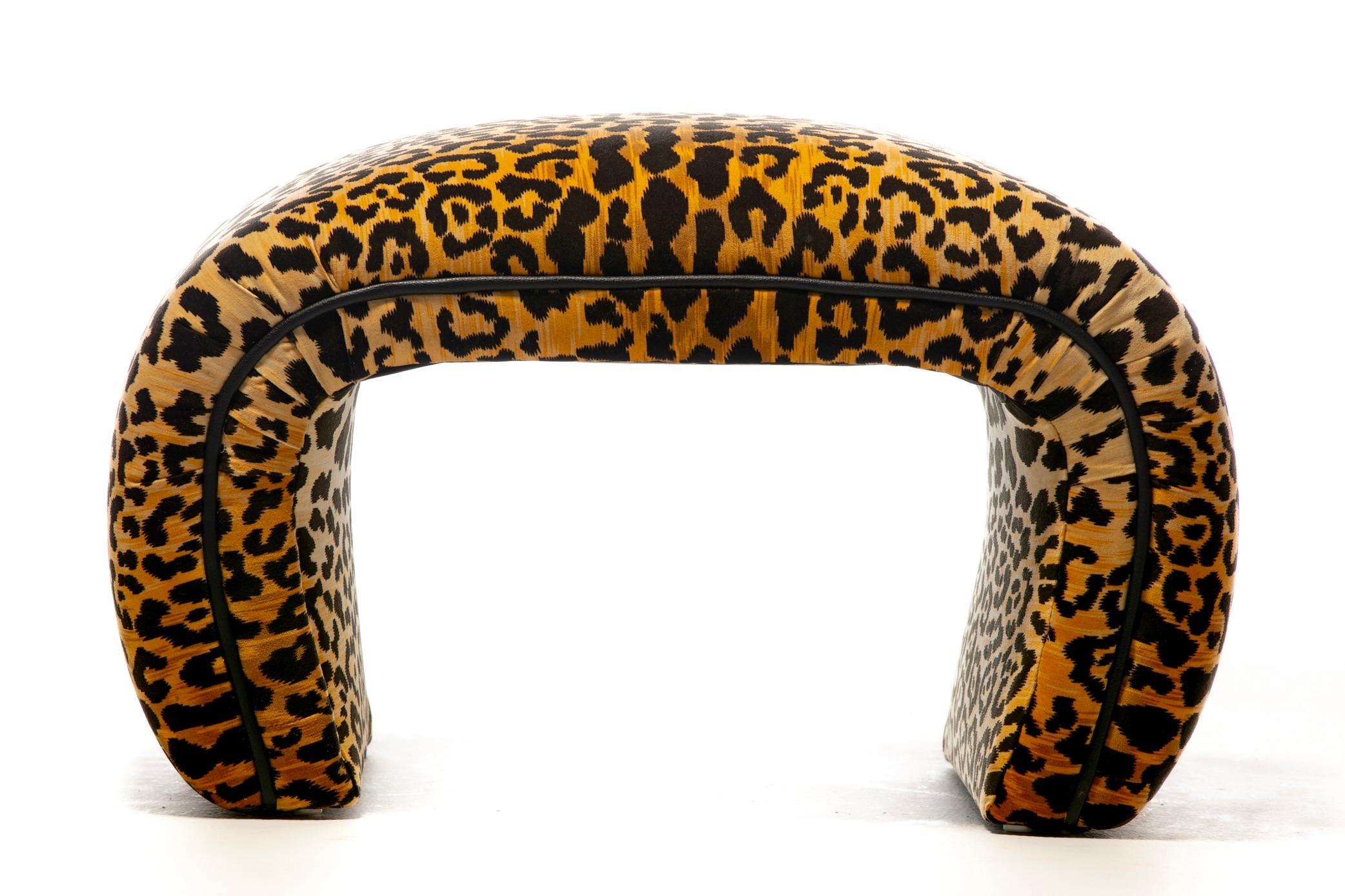 Post Modern Waterfall Bench Newly Upholstered in Leopard Velvet c. 1980 en vente 8