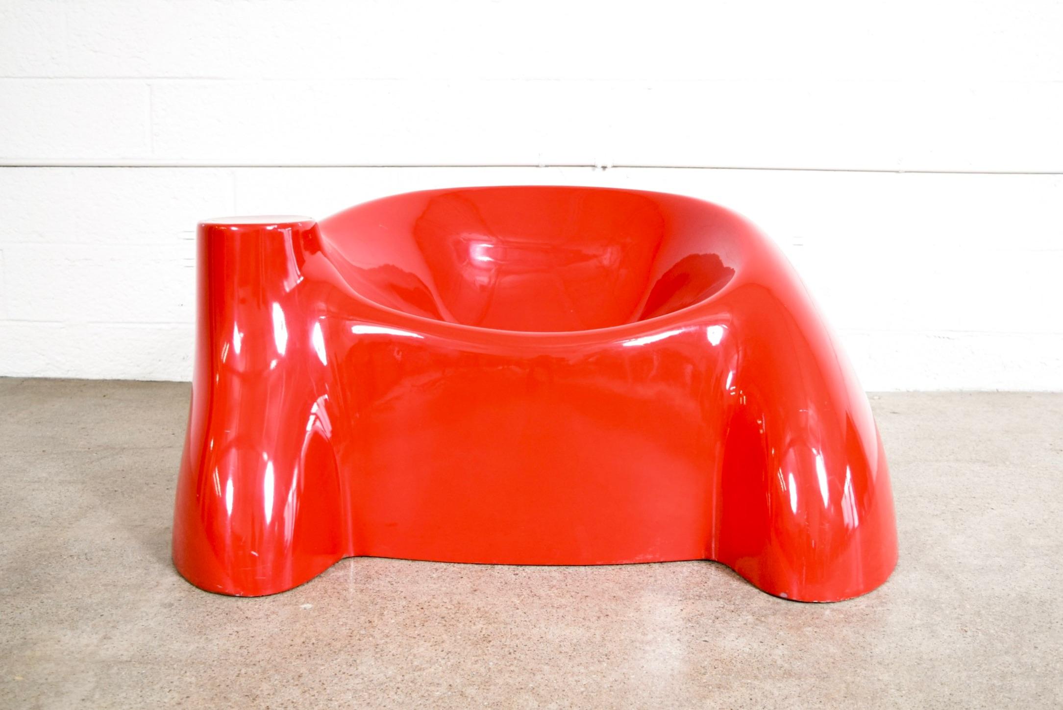 This striking Wendell Castle lounge chair was designed and produced, circa 1970. Similar to Castle’s Molar chair, the whimsical, organic sculptural form is a signature of his playful design. It is constructed from molded fiberglass with a