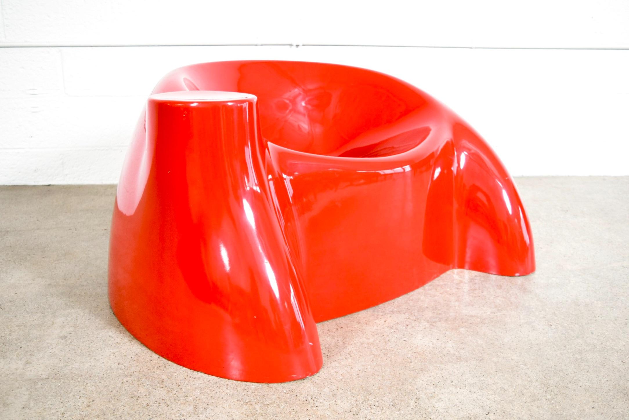 Postmodern Wendell Castle Red Fiberglass Castle Lounge Chair In Good Condition For Sale In Detroit, MI