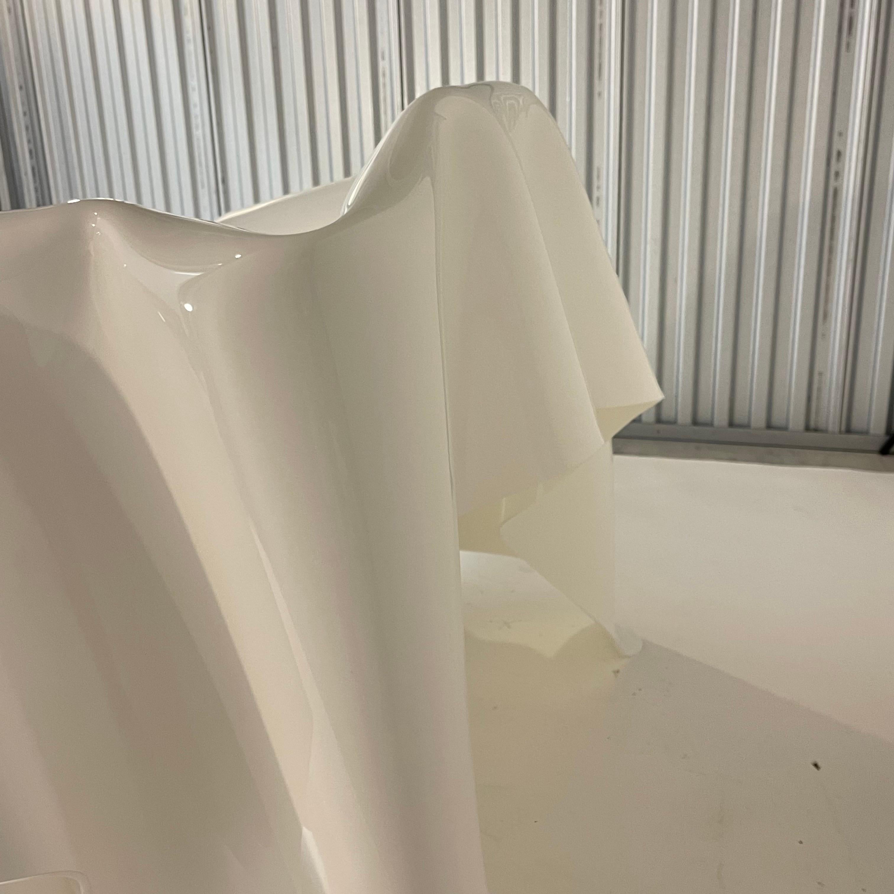 Postmoderner weißer Acryl Lucite Trompe L'oeil Taschentuch- Ghost Chair, 1980er Jahre im Angebot 5