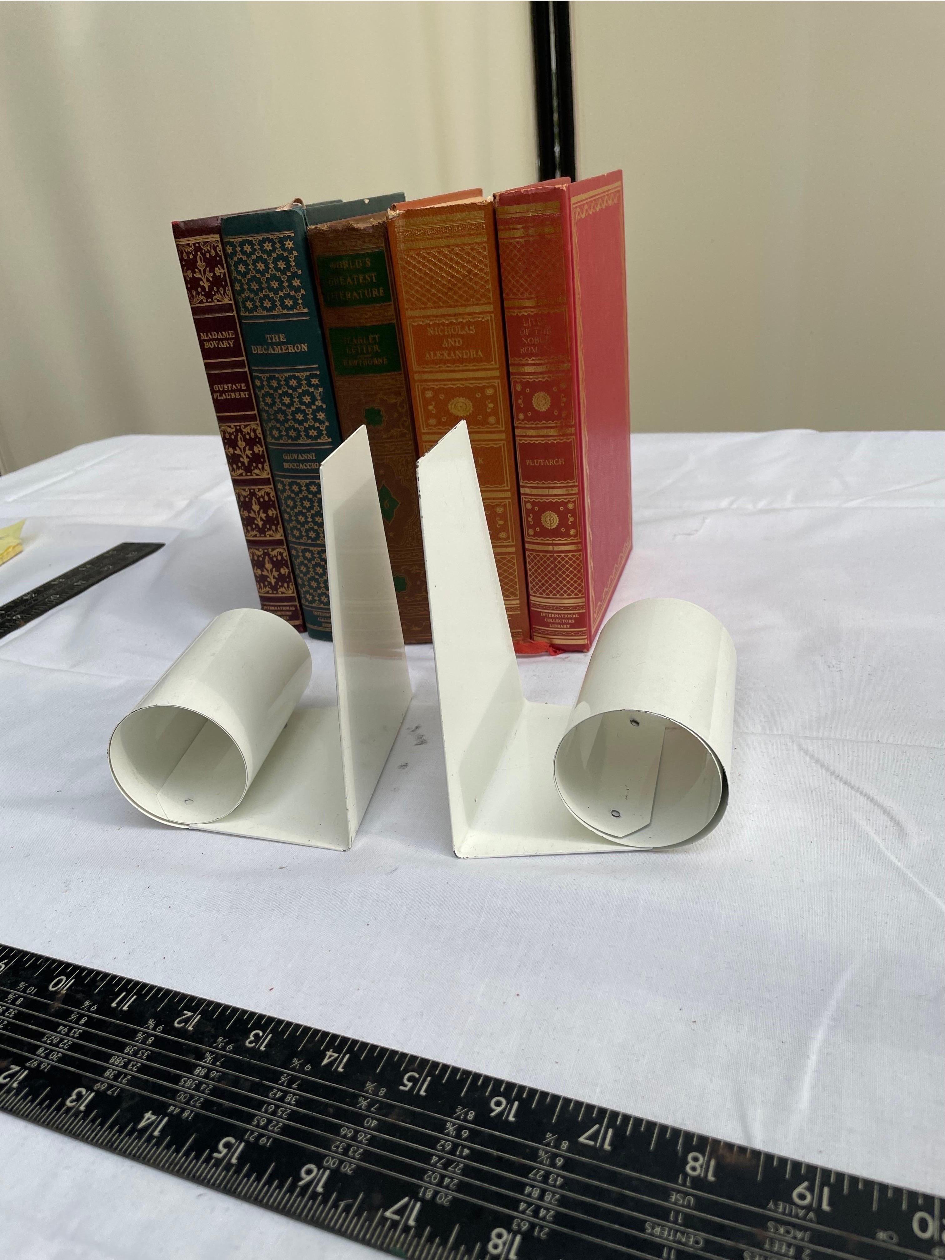 Post modern metal bookends with white enamel paint. Sleek and simple design perfect for keeping your books standing tall. Not entirely sure of the exact manufacture date, but believed to be circa 1970s or 1980s. Made in England for Teleflora. 