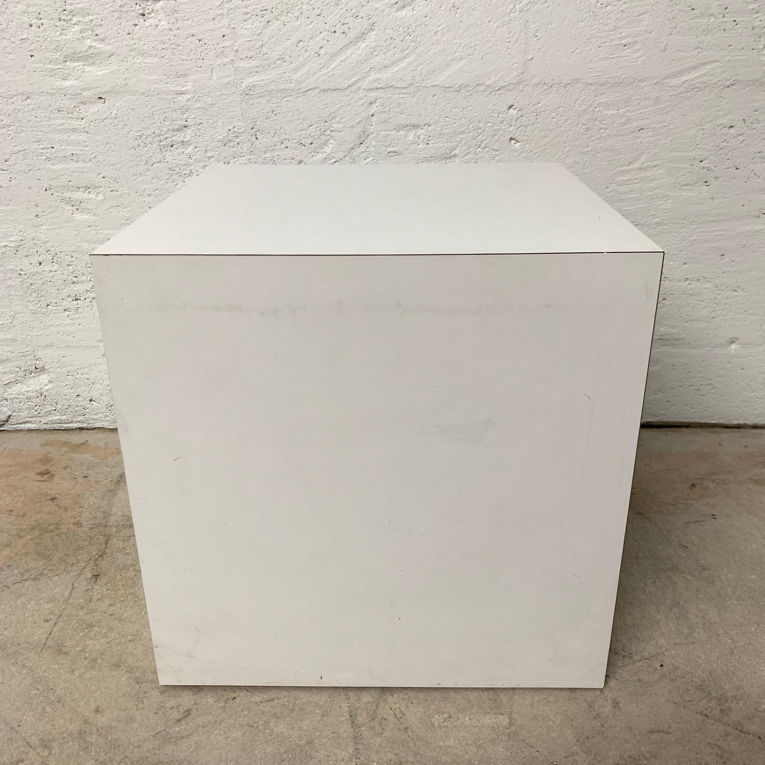 white cube desk