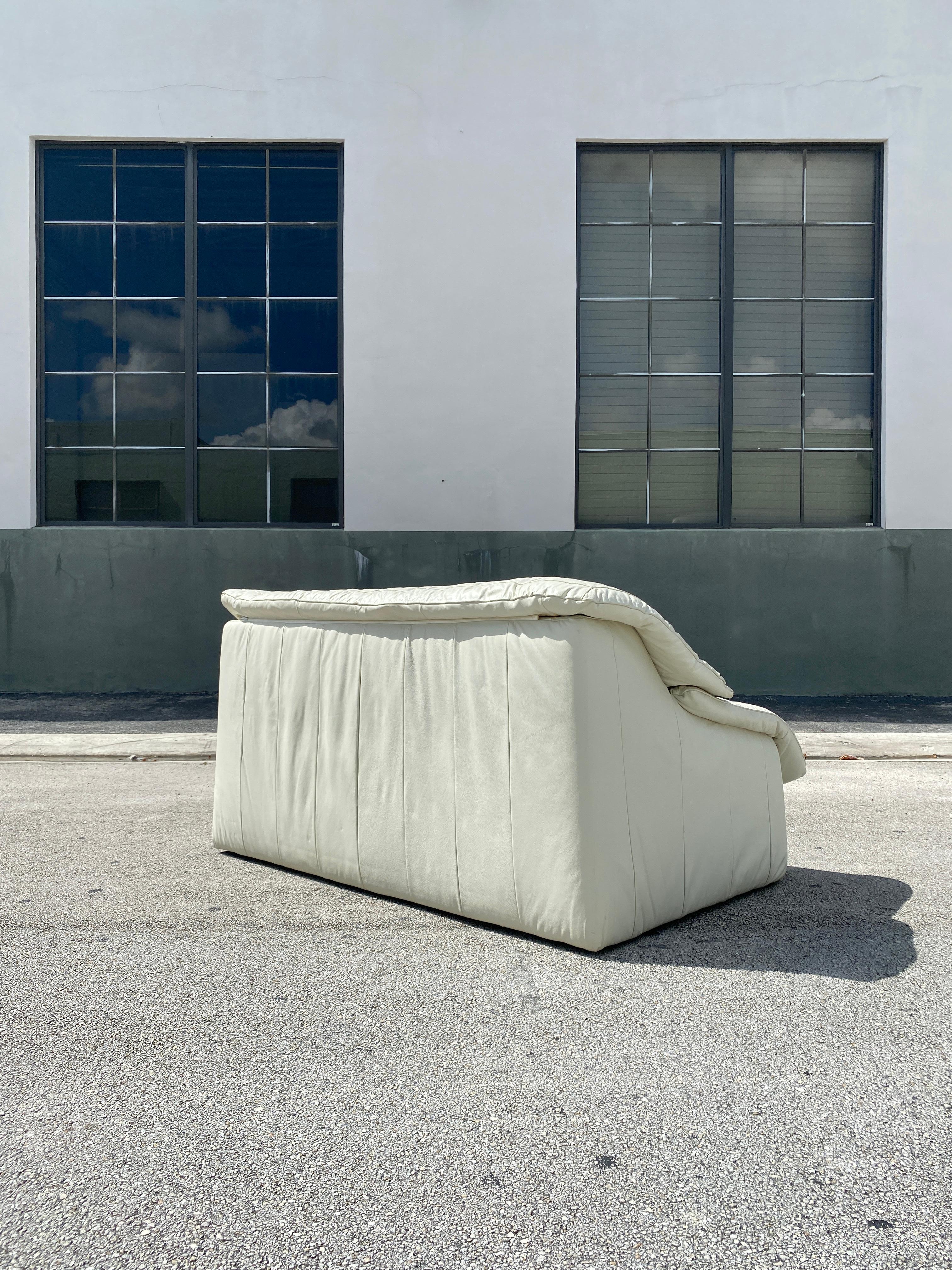Late 20th Century Post Modern White Leather Sofa in the Style of Ligne Roset