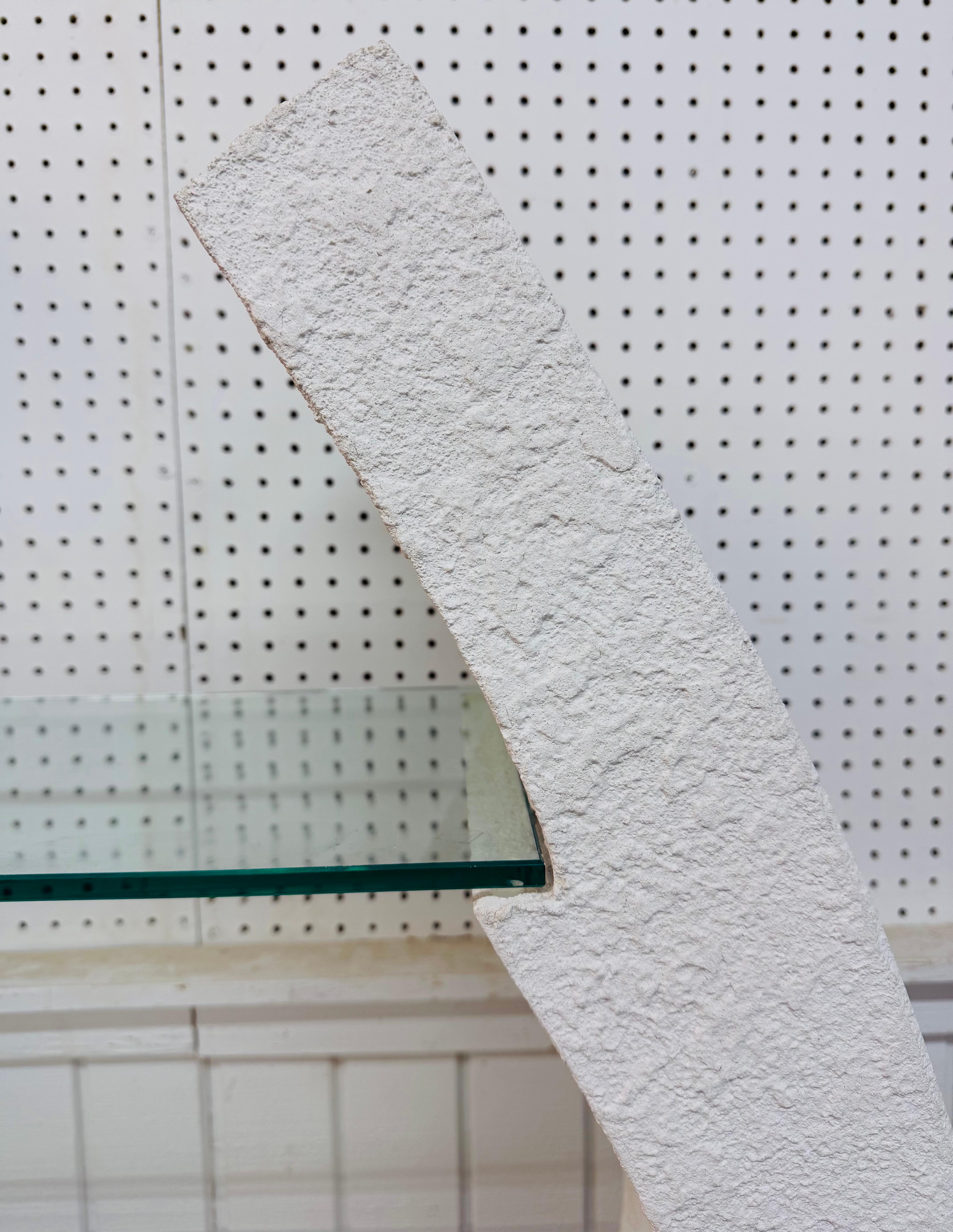 XX secolo Etagere scolpita in stucco bianco post-moderno in vendita