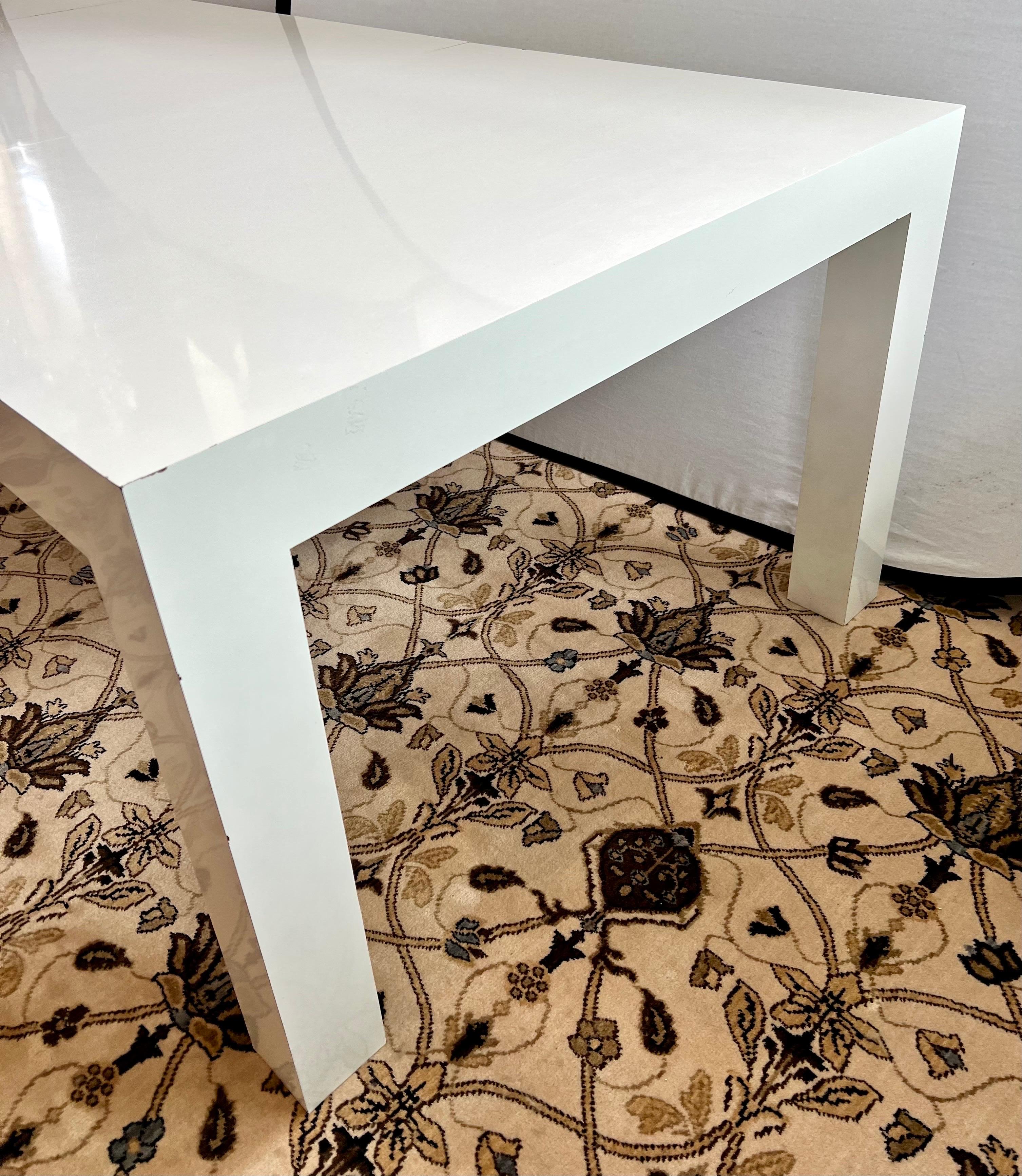 Post Modern Expandable White Lacquered Parsons Dining Table In Good Condition In West Hartford, CT