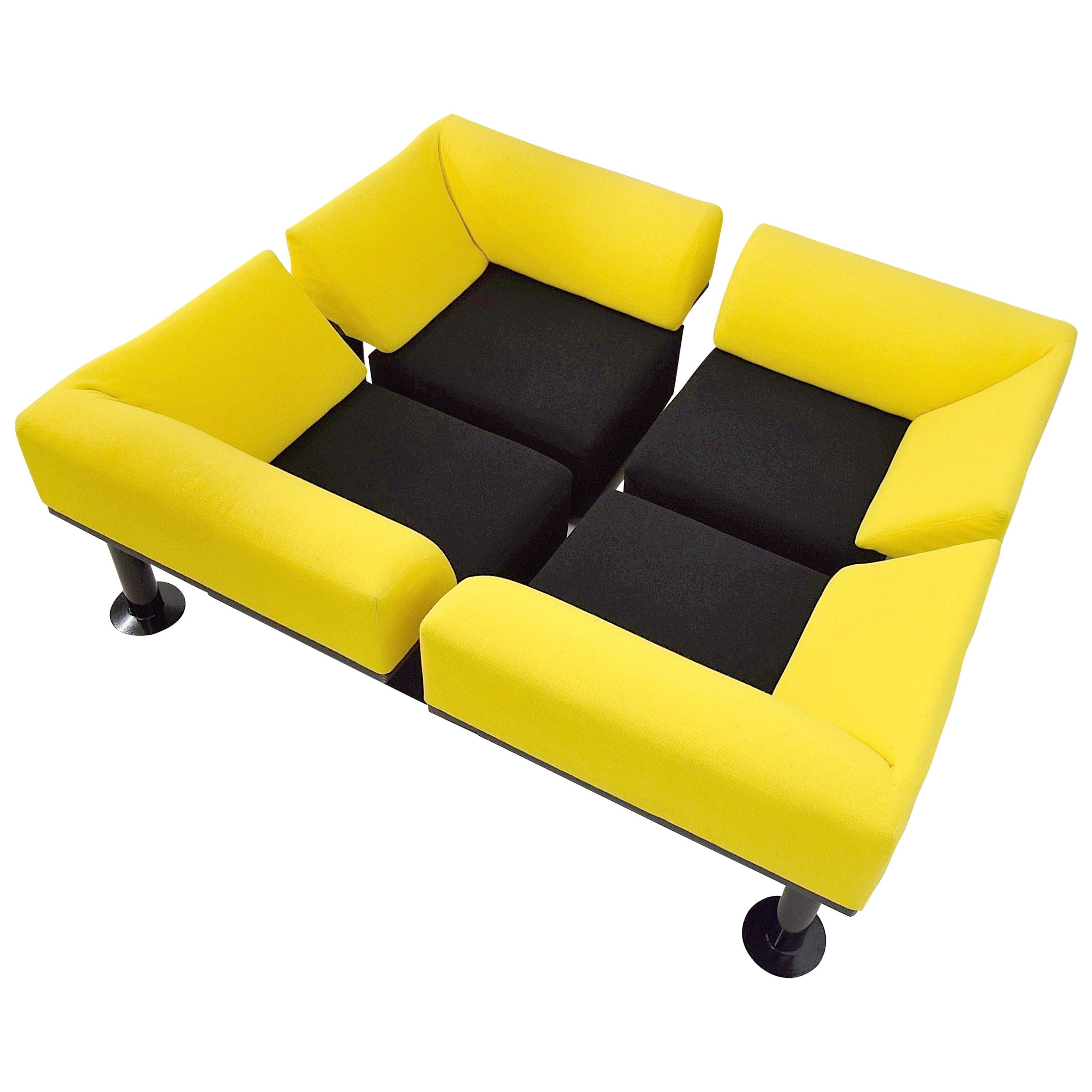 Postmodernes gelbes und schwarzes Artifort-Sofa