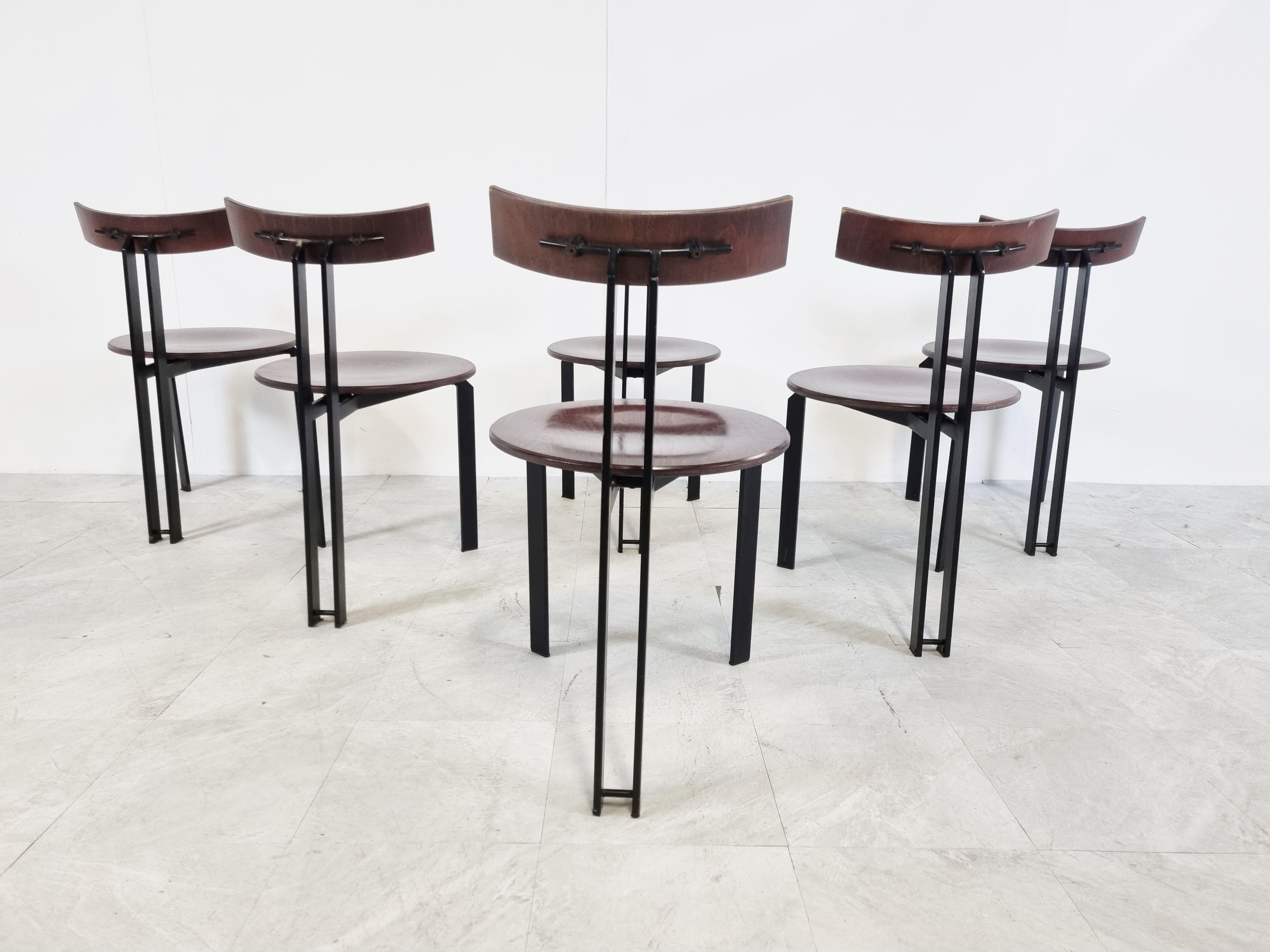 Vintage tripod post modern design dining chairs, model 'Zeta' designed by Martin Haksteen for Harvink.

The chairs have a tripod black lacquered metal frame with wooden szeat and curved backrest.

Beautiful timeless design.

Good condition -