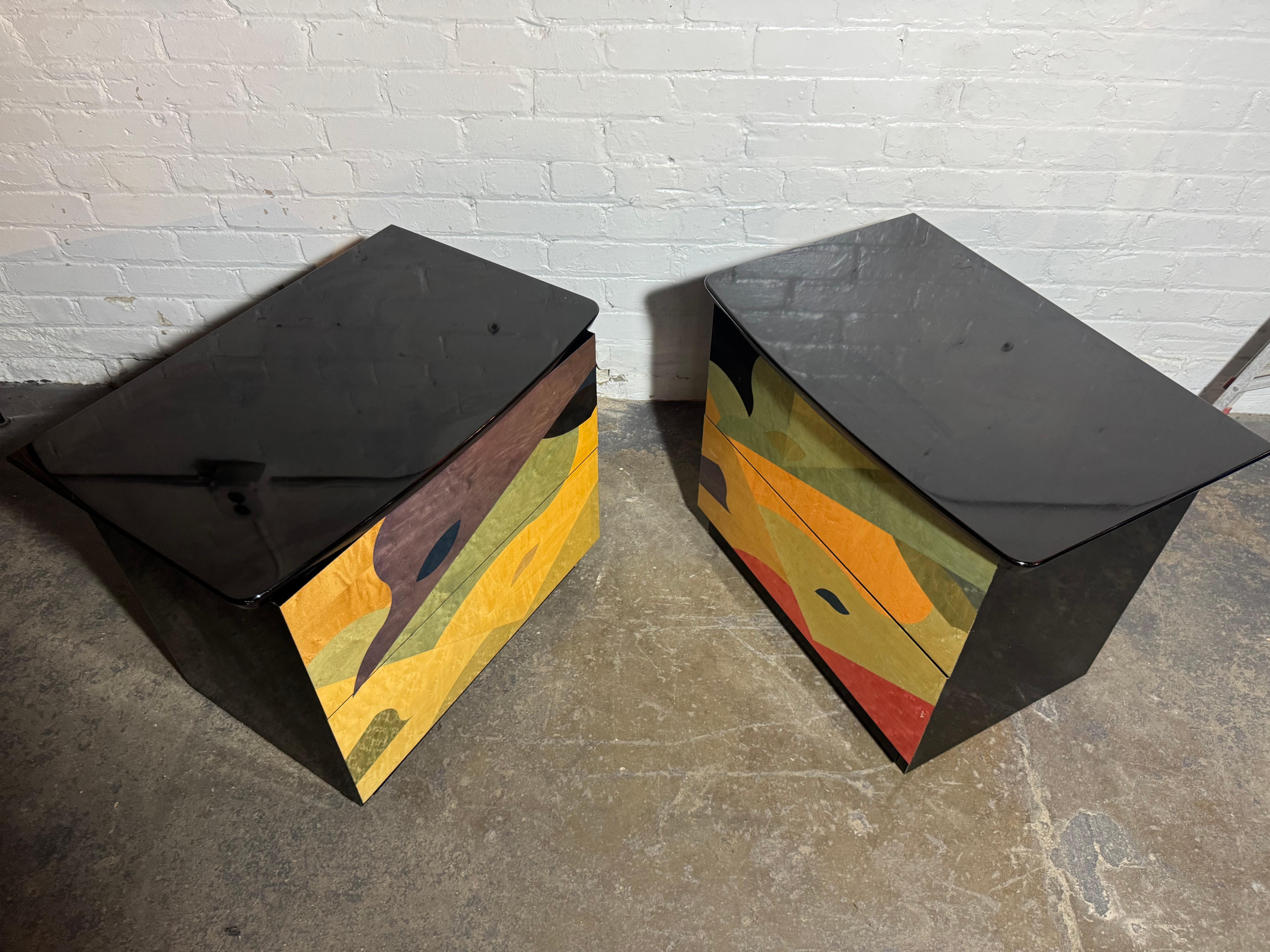 Postmoderne Post Modernist Italian Nite Stands by Carlo Malnati , unusual inlaid woods en vente