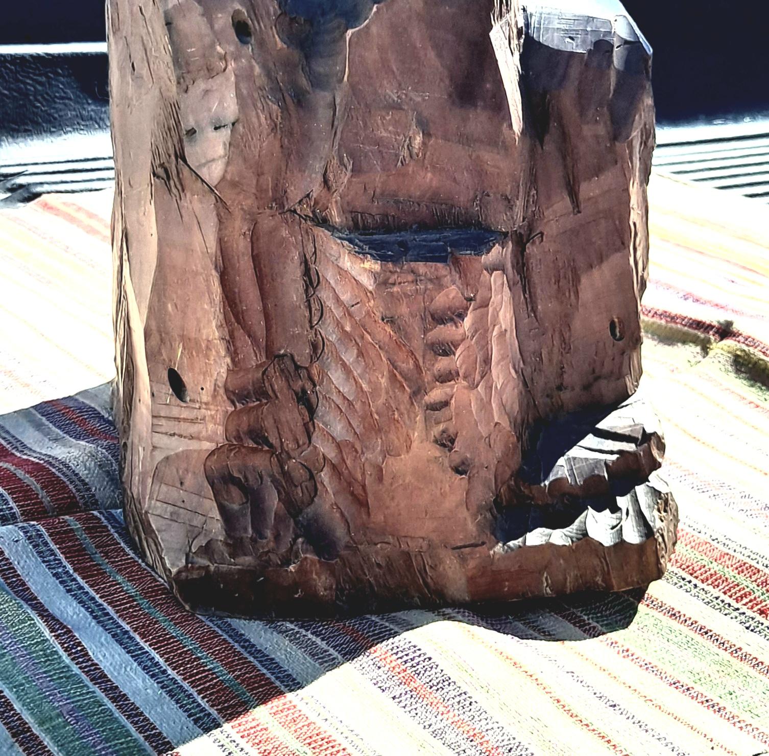 Italiano Scultura post-sociale in Wood in vendita