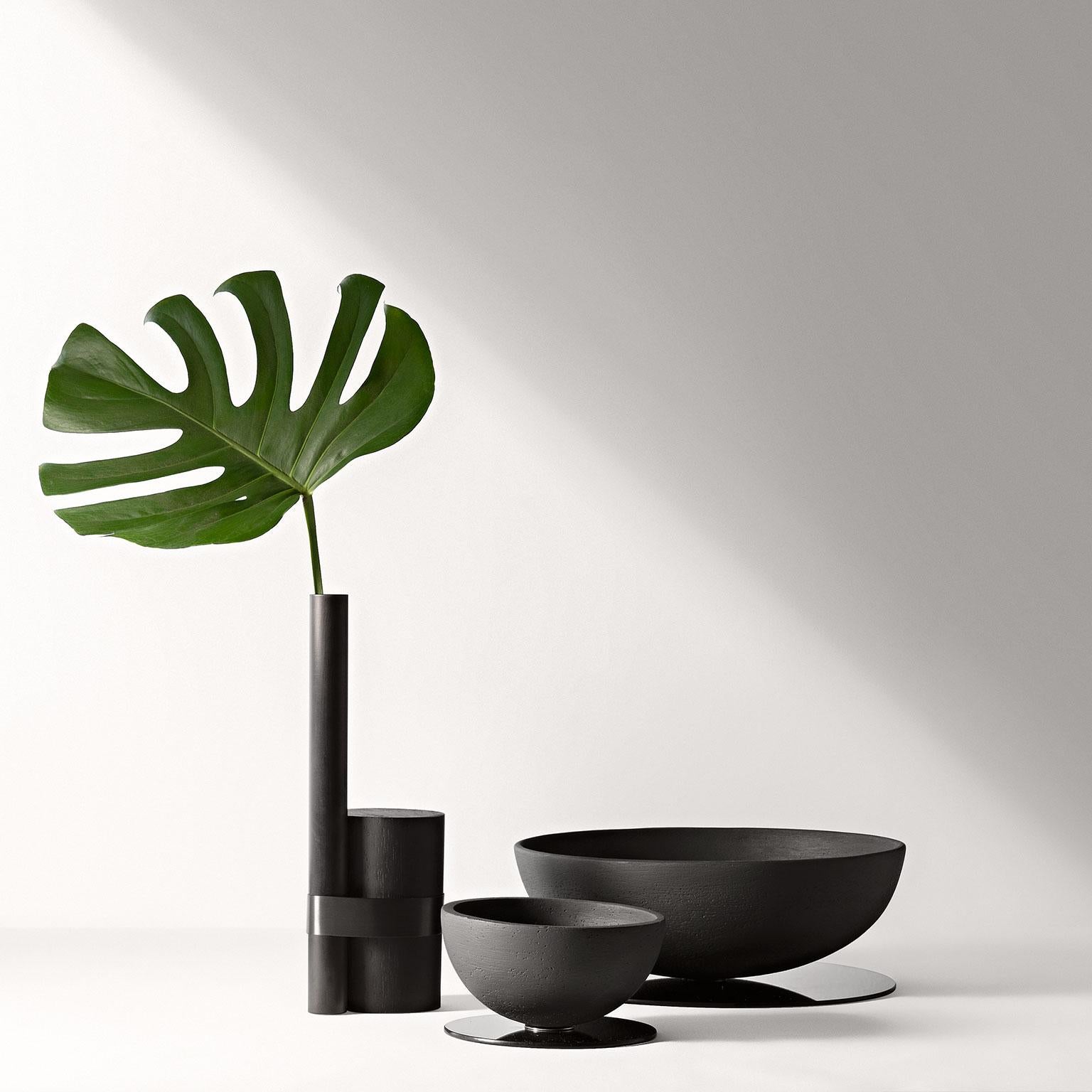 Post-Tropical Vase in Black by Wentz, Brazilian Contemporary Design In New Condition For Sale In Caxias do Sul, Rio Grande do Sul