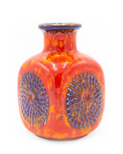 Vase en céramique orange et céramique Keramic Bay d'après-guerre avec motif bleu