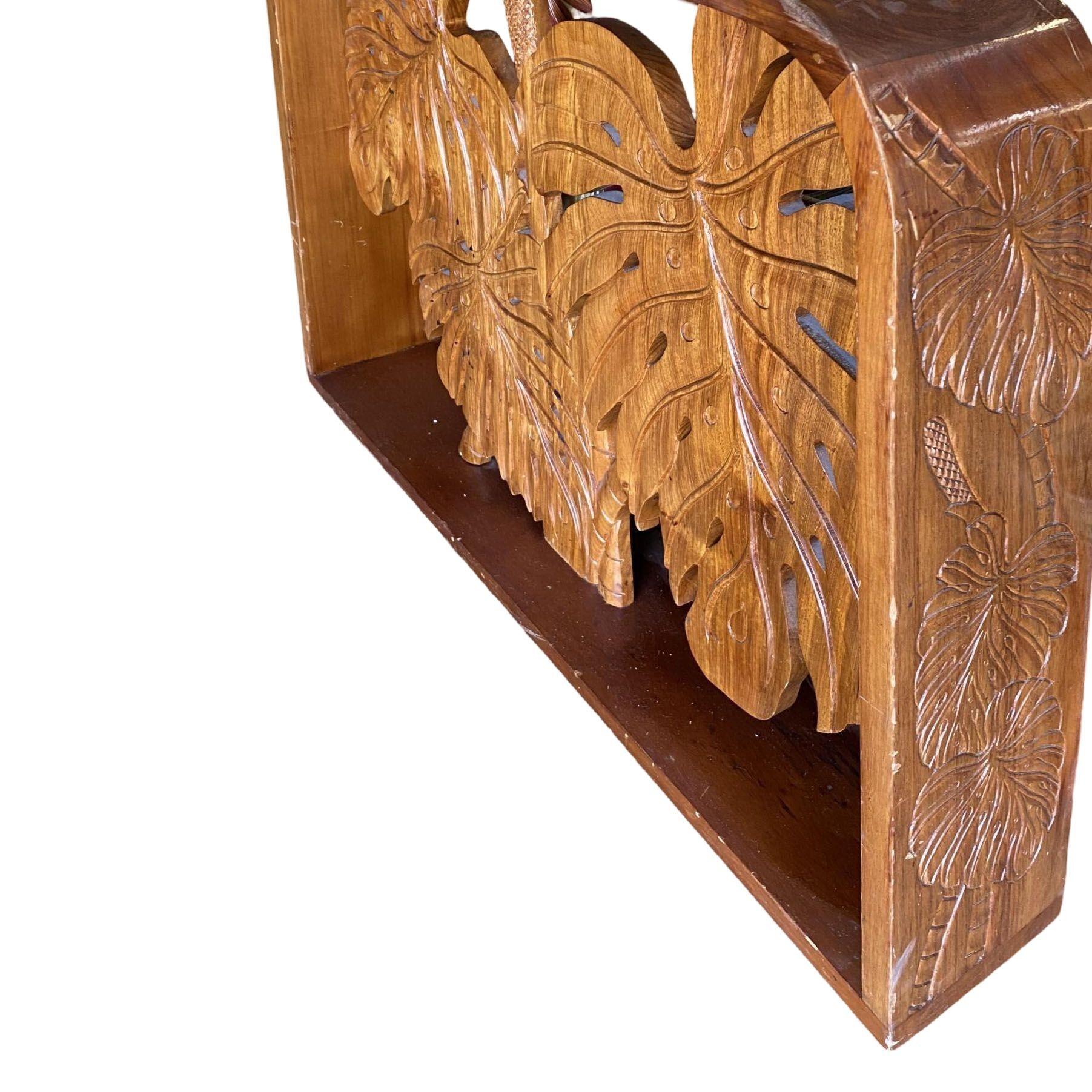 Sofa d'après-guerre sculpté en bois de Mango tropical du milieu du siècle dernier en vente 3