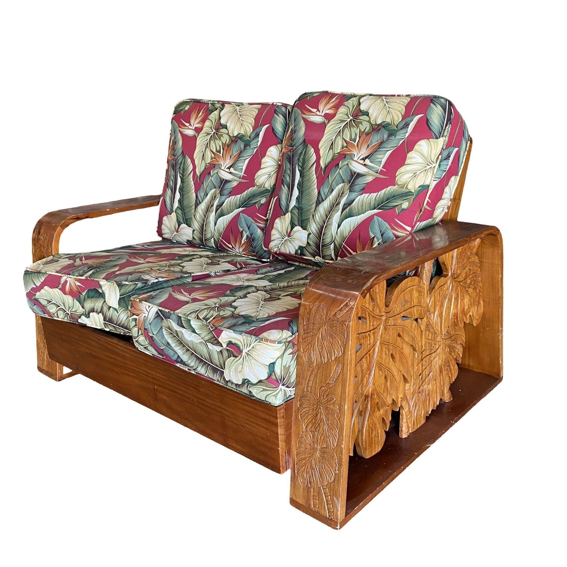 Nachkriegszeit geschnitzt Mango Wood Tropical Mid Century Loveseat Sofa (Moderne der Mitte des Jahrhunderts) im Angebot