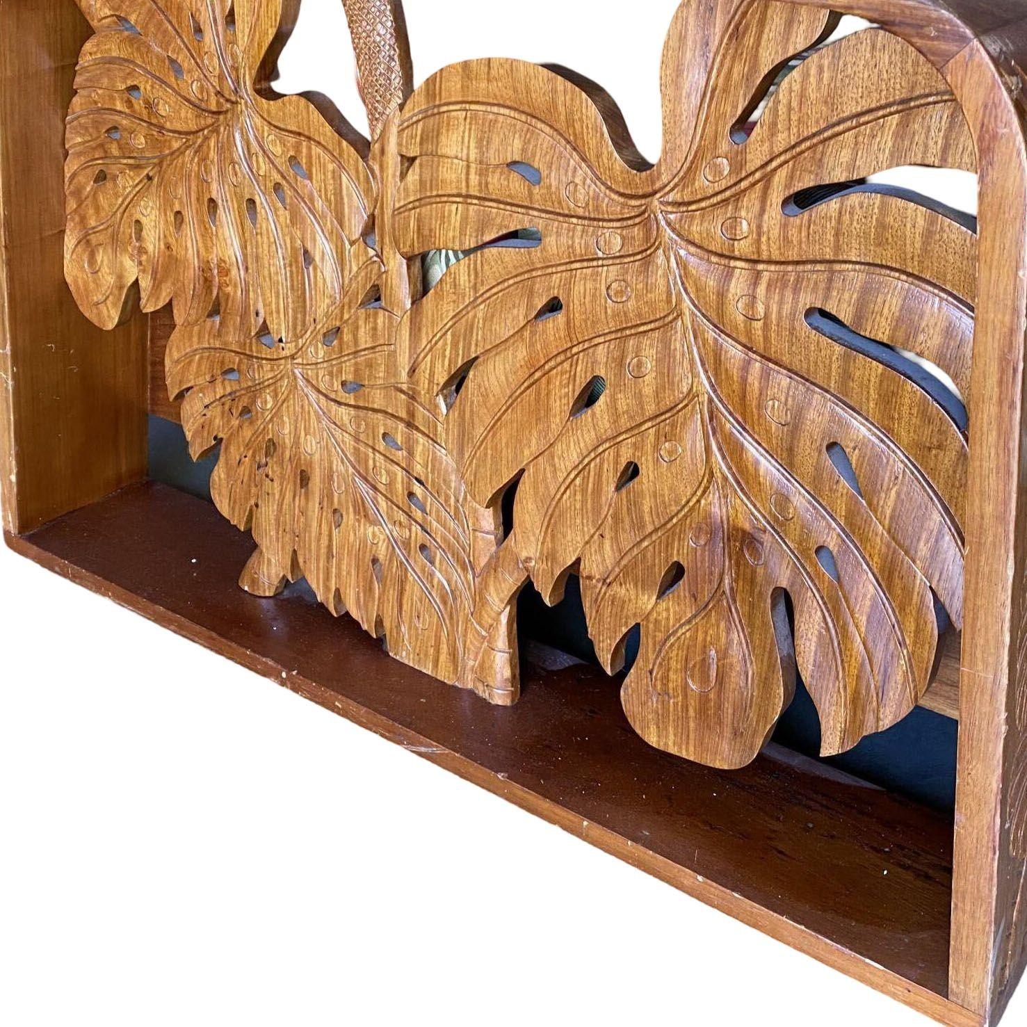Sofa d'après-guerre sculpté en bois de Mango tropical du milieu du siècle dernier en vente 1