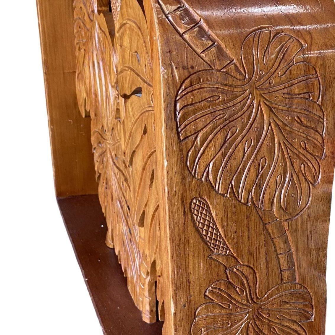 Sofa d'après-guerre sculpté en bois de Mango tropical du milieu du siècle dernier en vente 2