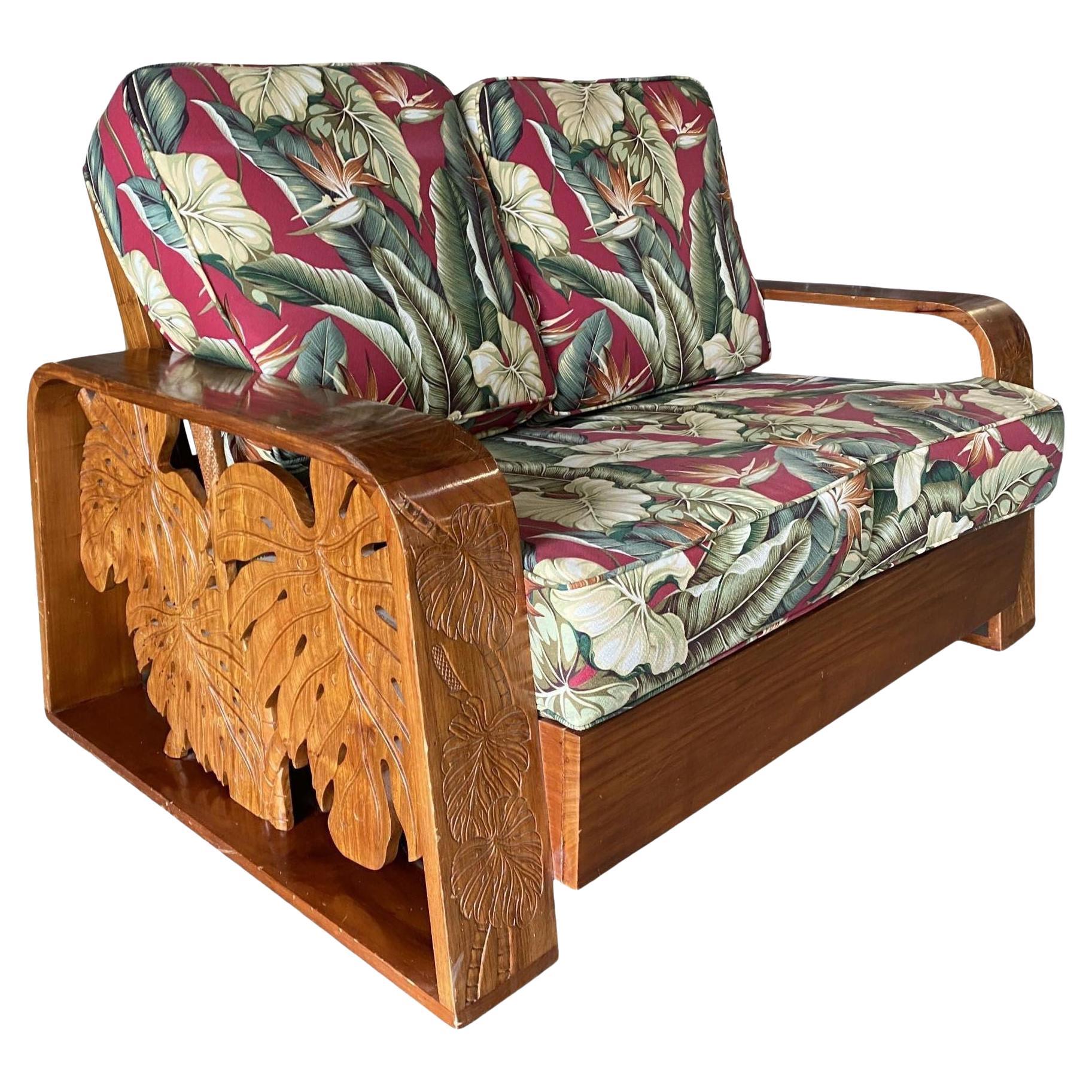 Sofa d'après-guerre sculpté en bois de Mango tropical du milieu du siècle dernier en vente