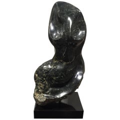 Torso de mármol tallado de posguerra