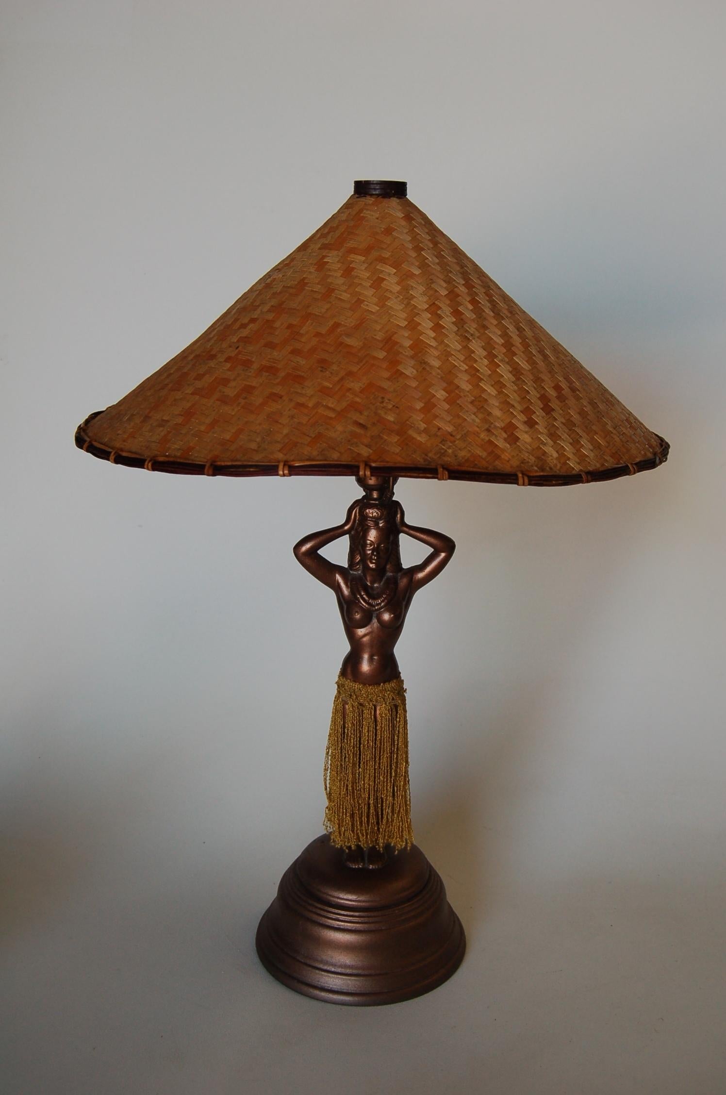 Authentic 1940s Hawaiian Hulu girl with tassel fringe skirt on the bronze-colored table lamp and complimenting straw lamp shade. Just a table lamp. 

Measures 7.5