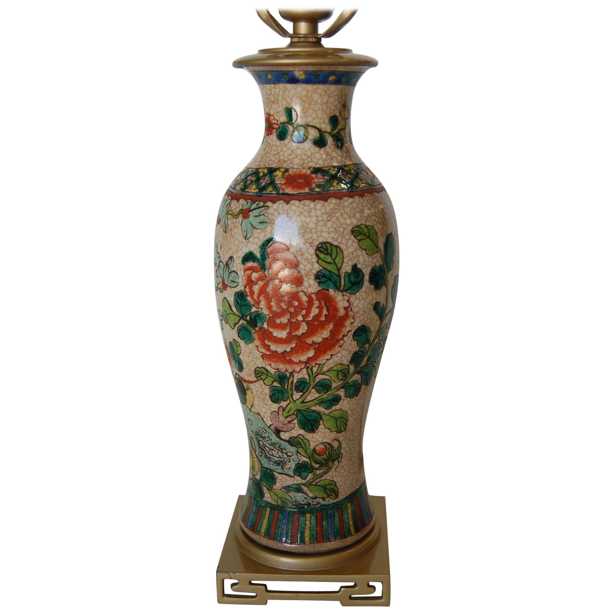 Lampe de table en céramique florale asiatique peinte à la main d'après-guerre