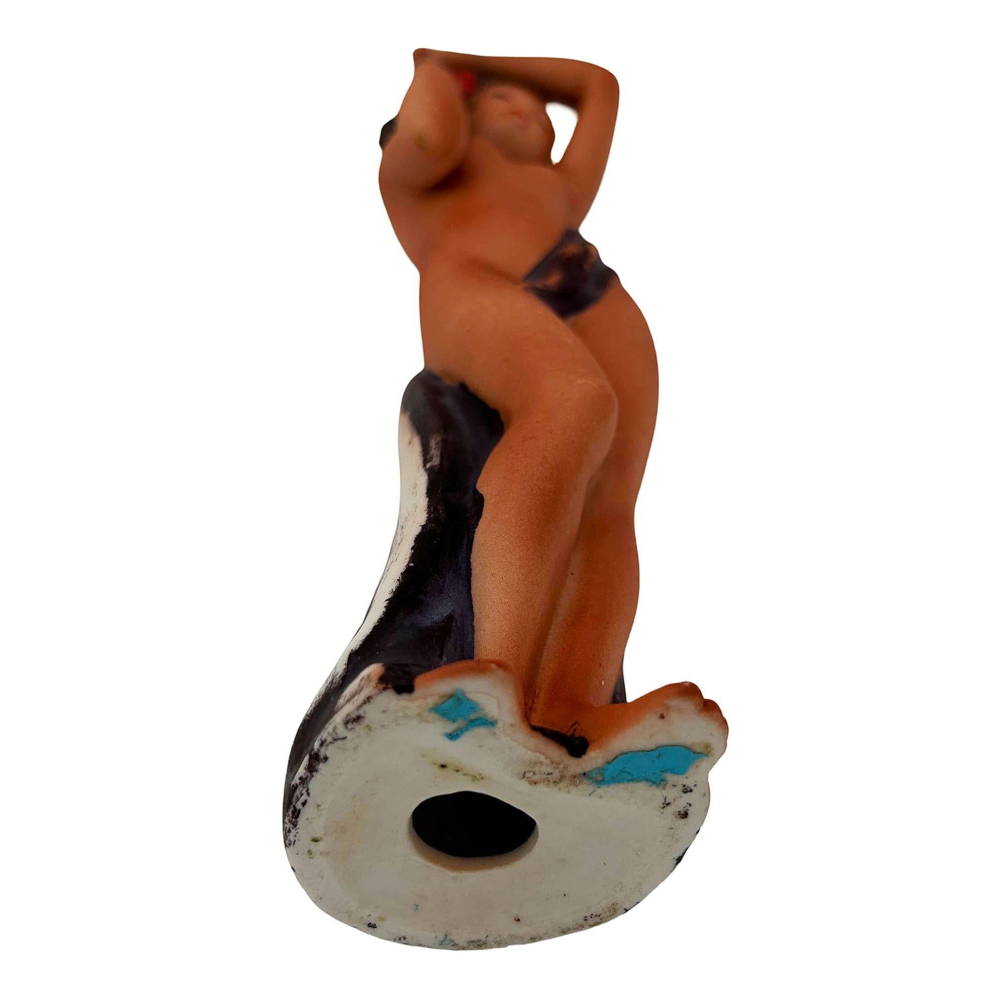 Milieu du XXe siècle Sculpture en céramique hawaïenne/polynésienne d'après-guerre représentant une femme nue en vente