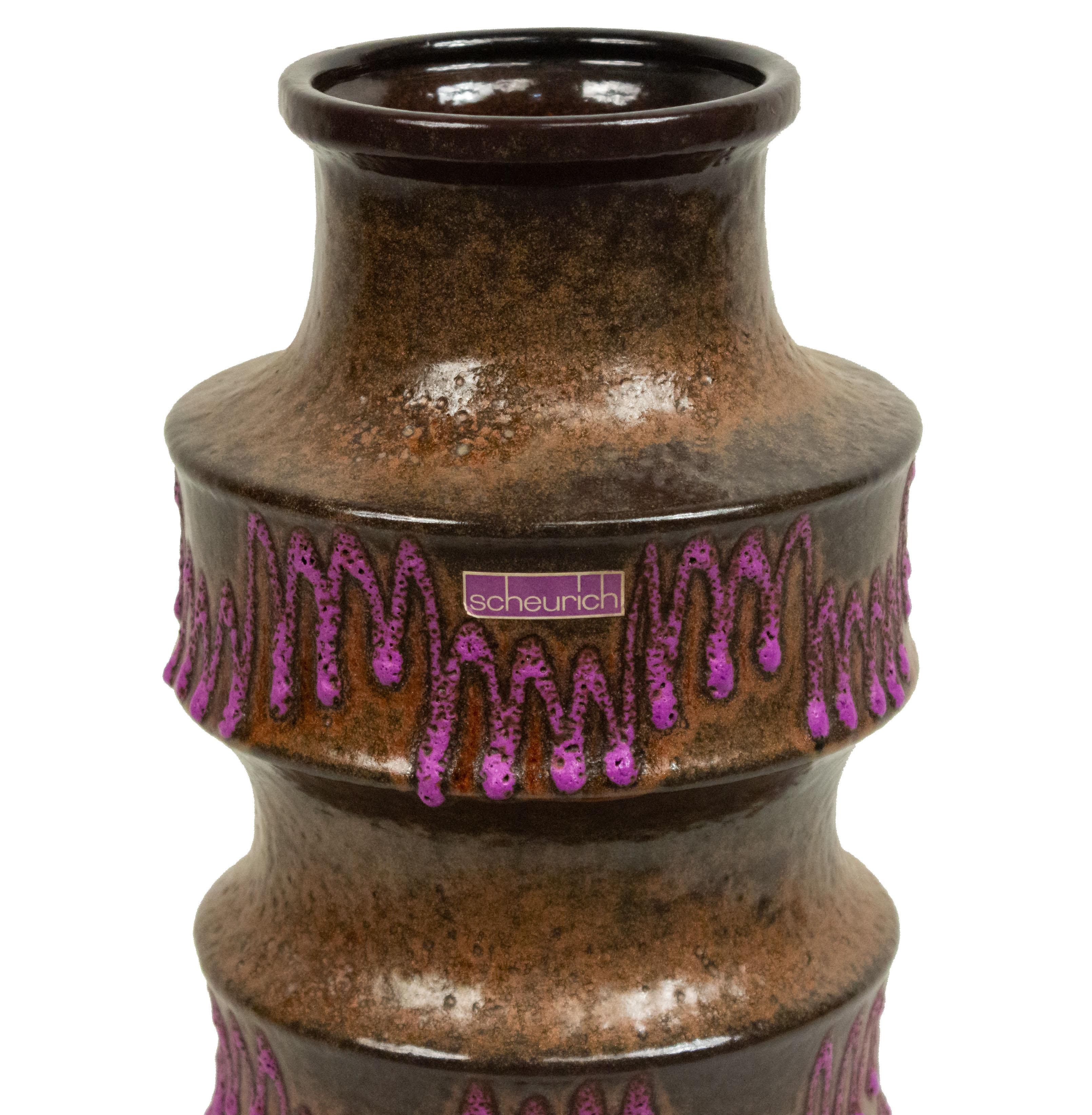 Mid-Century moderno Vaso Zig Zag in ceramica viola Scheurich del dopoguerra in vendita