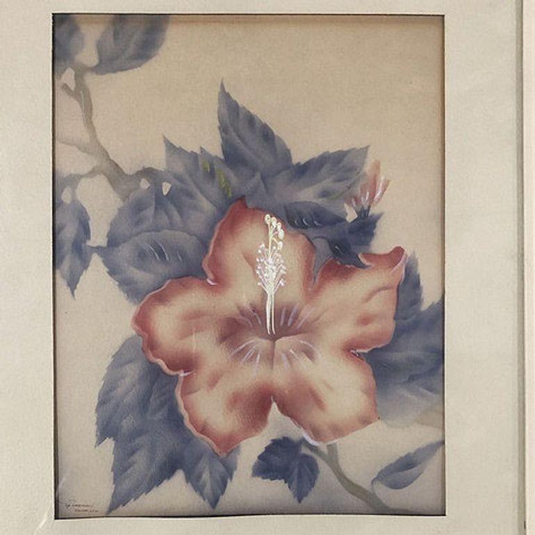 Original Nachkriegsgemälde gerahmt mit rotem Hibiskus, von Tip Freema Mit rotem Hibiskus vor hellem Hintergrund im Originalholzrahmen.

Tip Freeman entwickelte eine Technik, bei der er Aquarellfarbe mit einer Airbrush auf Aquarellpapier auftrug, was