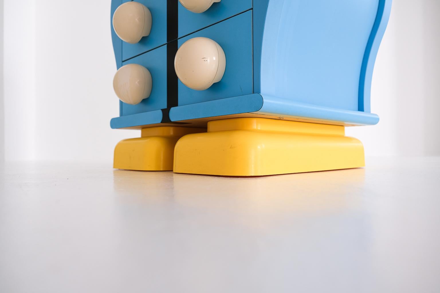 Commode Postmoder Mickey Mouser de Pierre Colleu pour Disney par Starform en vente 4